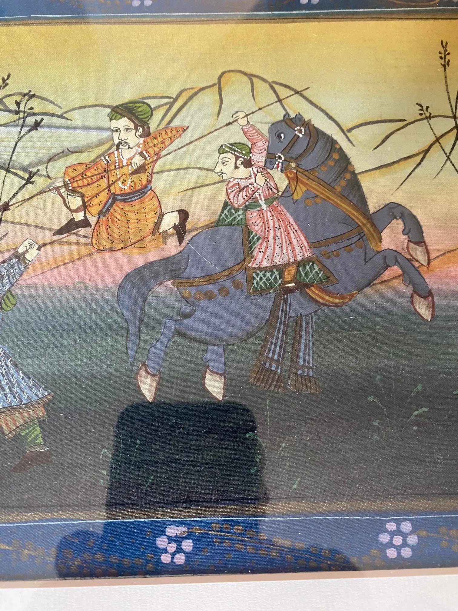 Ecole persane du début XXème, Gouache sur tissu. Encadrés sous verre. Inde. Antiquités de France