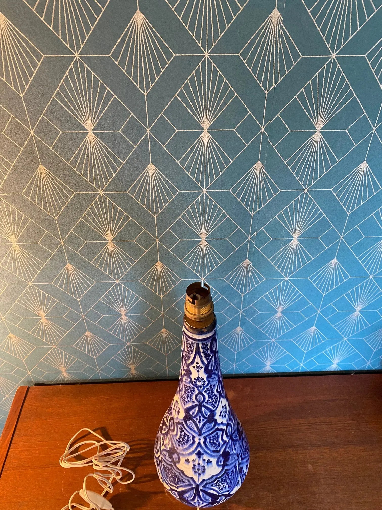 Pied de lampe ancienne, signée au revers, Syrie. Début XXème. Antiquités de France