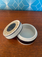 Royal Copenhagen, boîte à pilules en porcelaine blanche. Numérotée. Antiquités de France