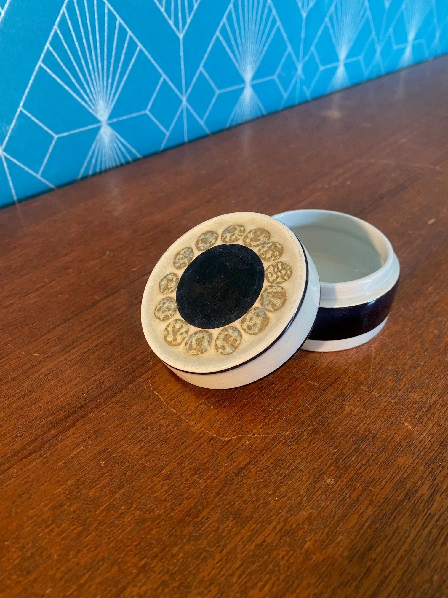 Royal Copenhagen, boîte à pilules en porcelaine blanche. Numérotée. Antiquités de France