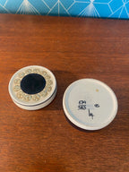 Royal Copenhagen, boîte à pilules en porcelaine blanche. Numérotée. Antiquités de France