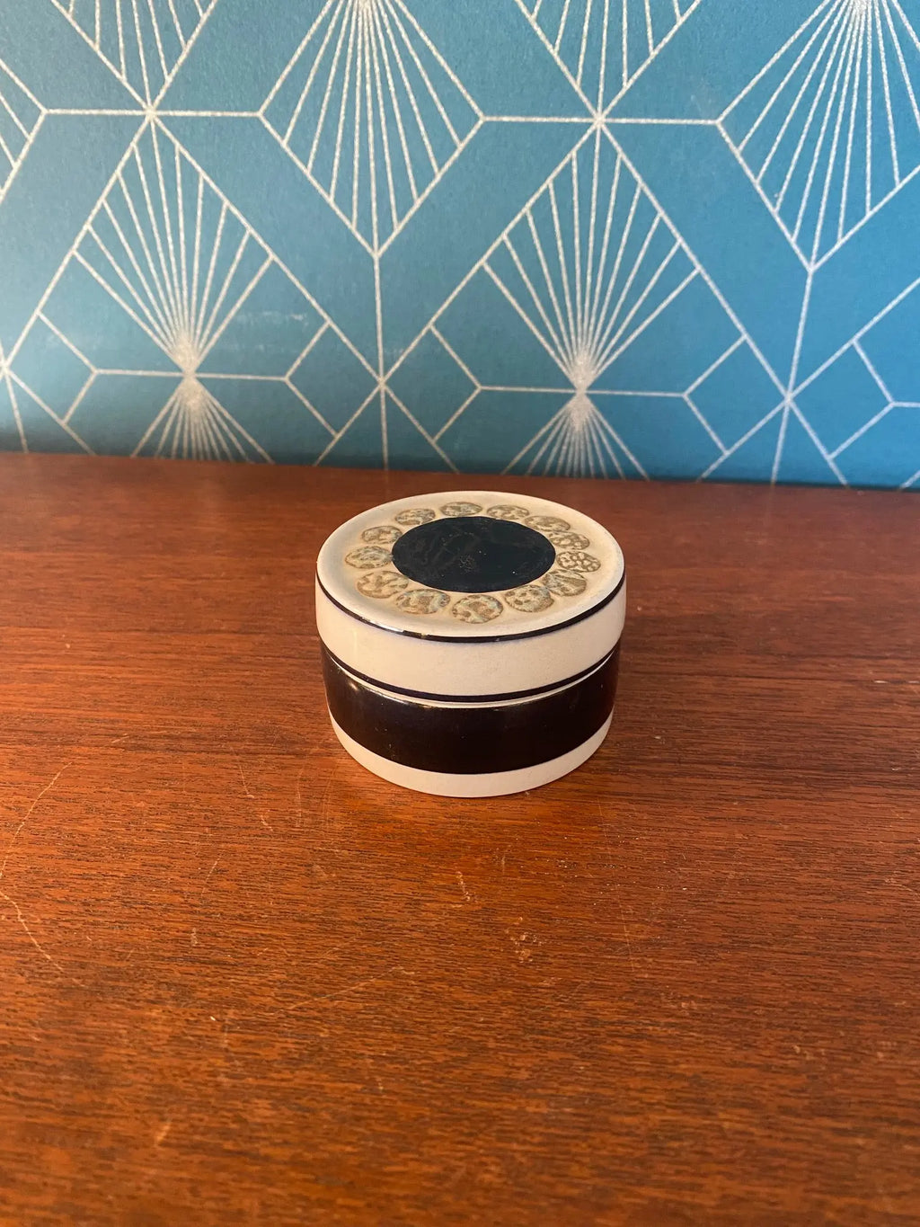 Royal Copenhagen, boîte à pilules en porcelaine blanche. Numérotée. Antiquités de France