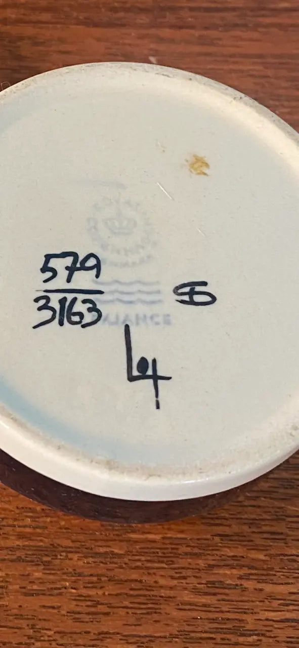 Royal Copenhagen, boîte à pilules en porcelaine blanche. Numérotée. Antiquités de France