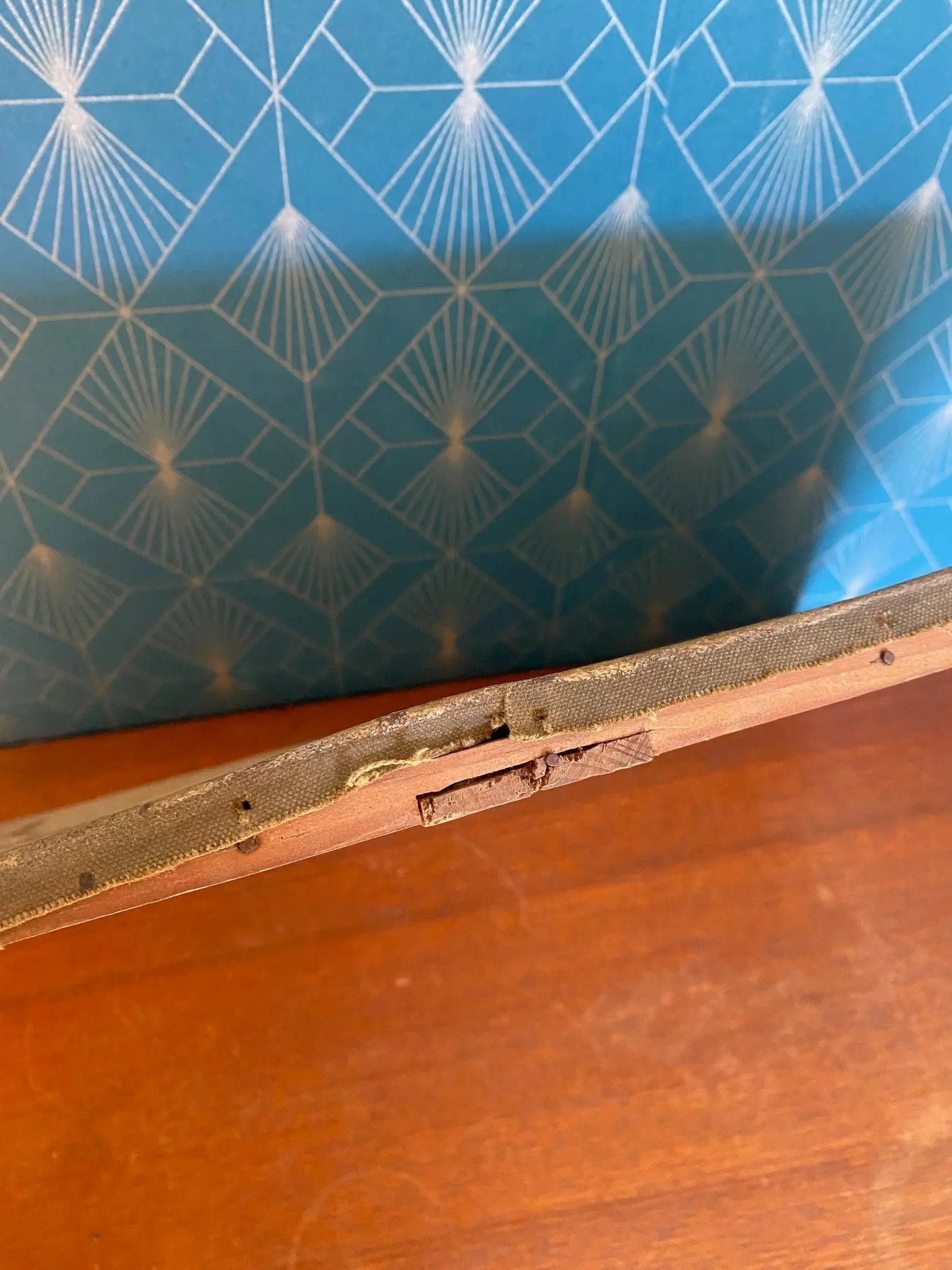 Huile sur toile, Bretagne, tableau signé, plage, mer. Datée de 1947. Prévoir quelques petites restaurations. Antiquités de France