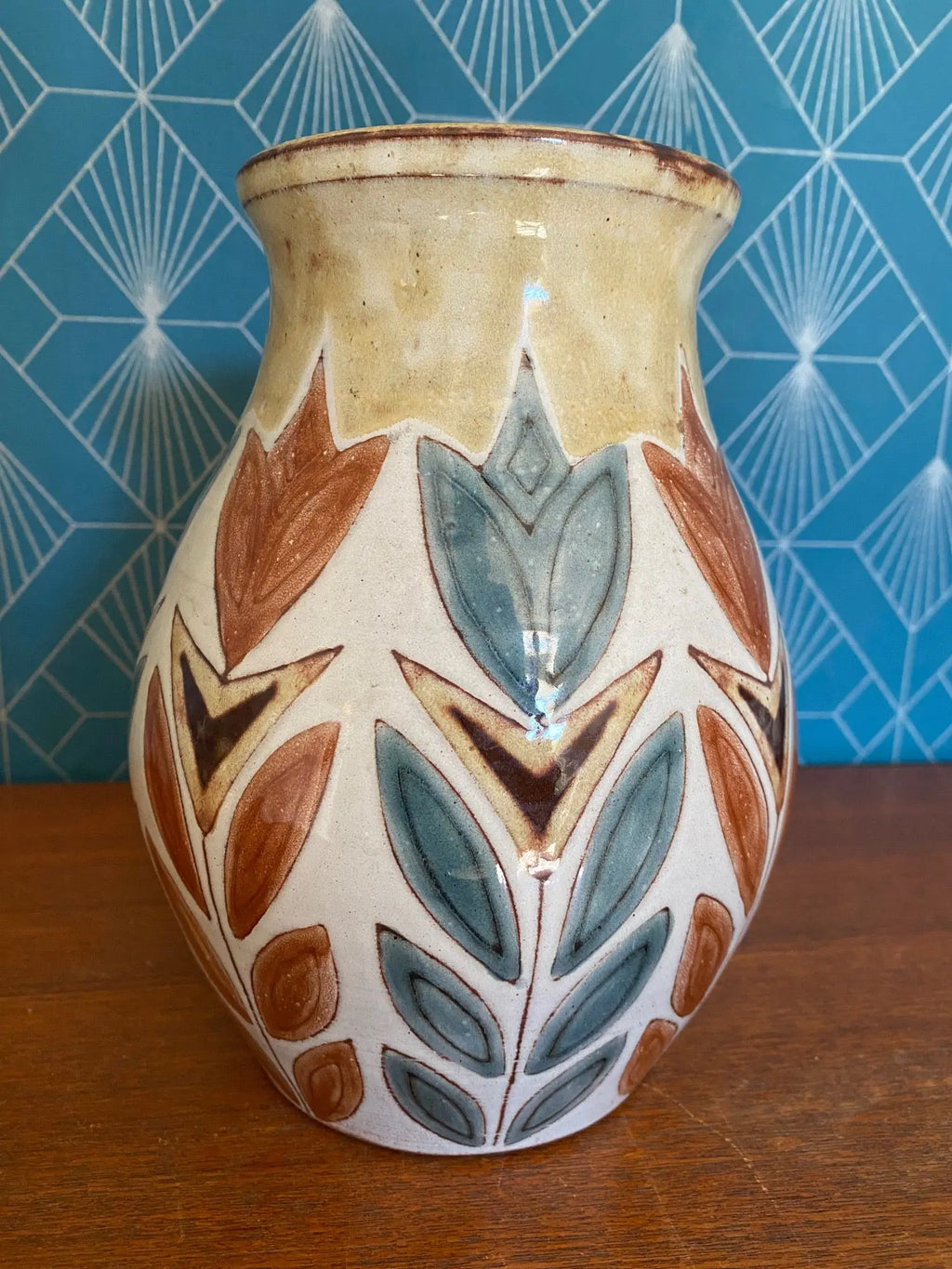 Vase ancien signé Malarmey, décors cloisonné de tulipes bleues et ocres. 1950 Antiquités de France