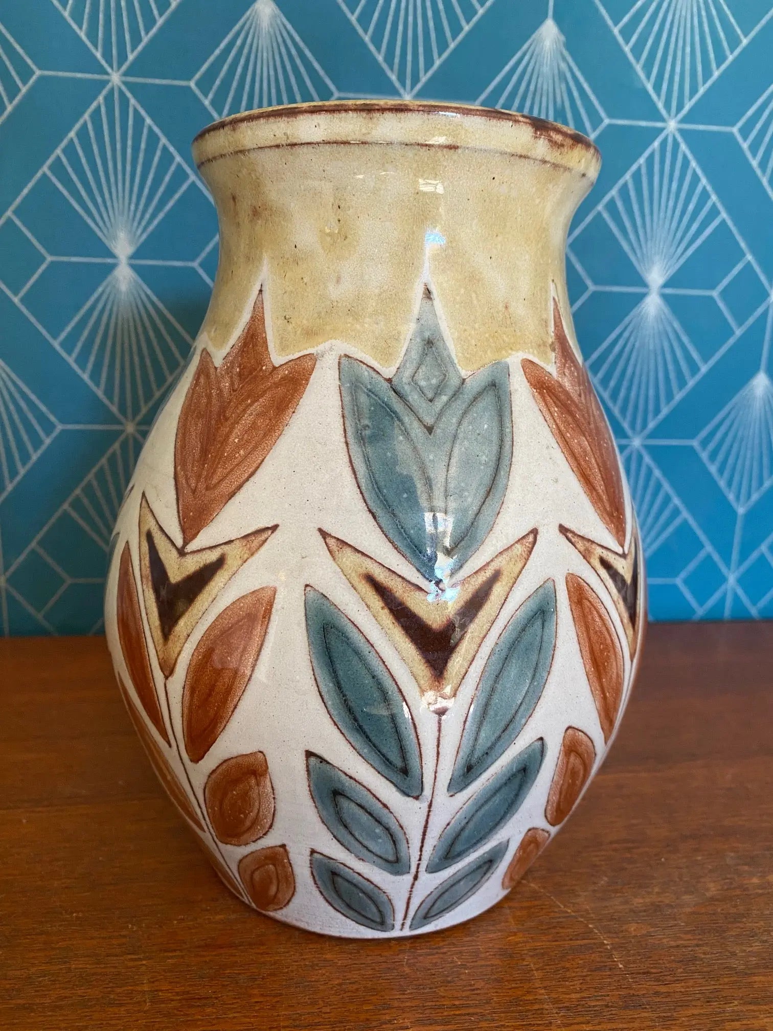 Vase ancien signé Malarmey, décors cloisonné de tulipes bleues et ocres. 1950 Antiquités de France