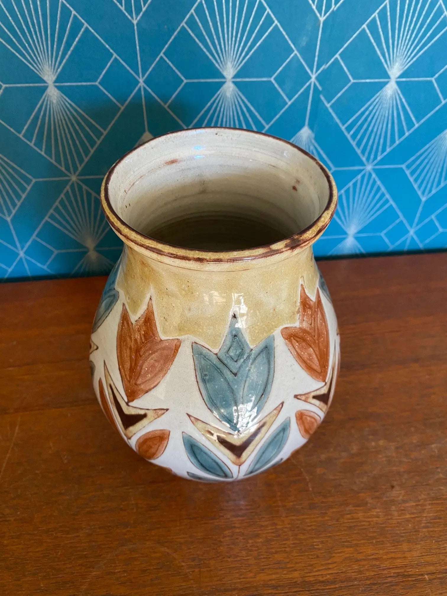 Vase ancien signé Malarmey, décors cloisonné de tulipes bleues et ocres. 1950 Antiquités de France