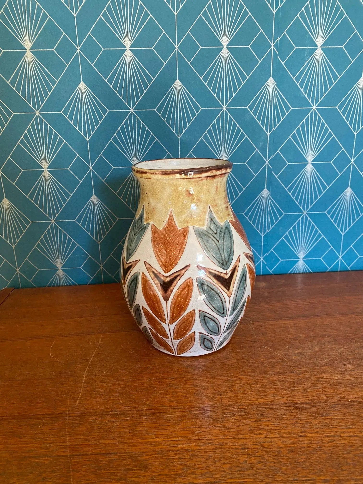 Vase ancien signé Malarmey, décors cloisonné de tulipes bleues et ocres. 1950 Antiquités de France