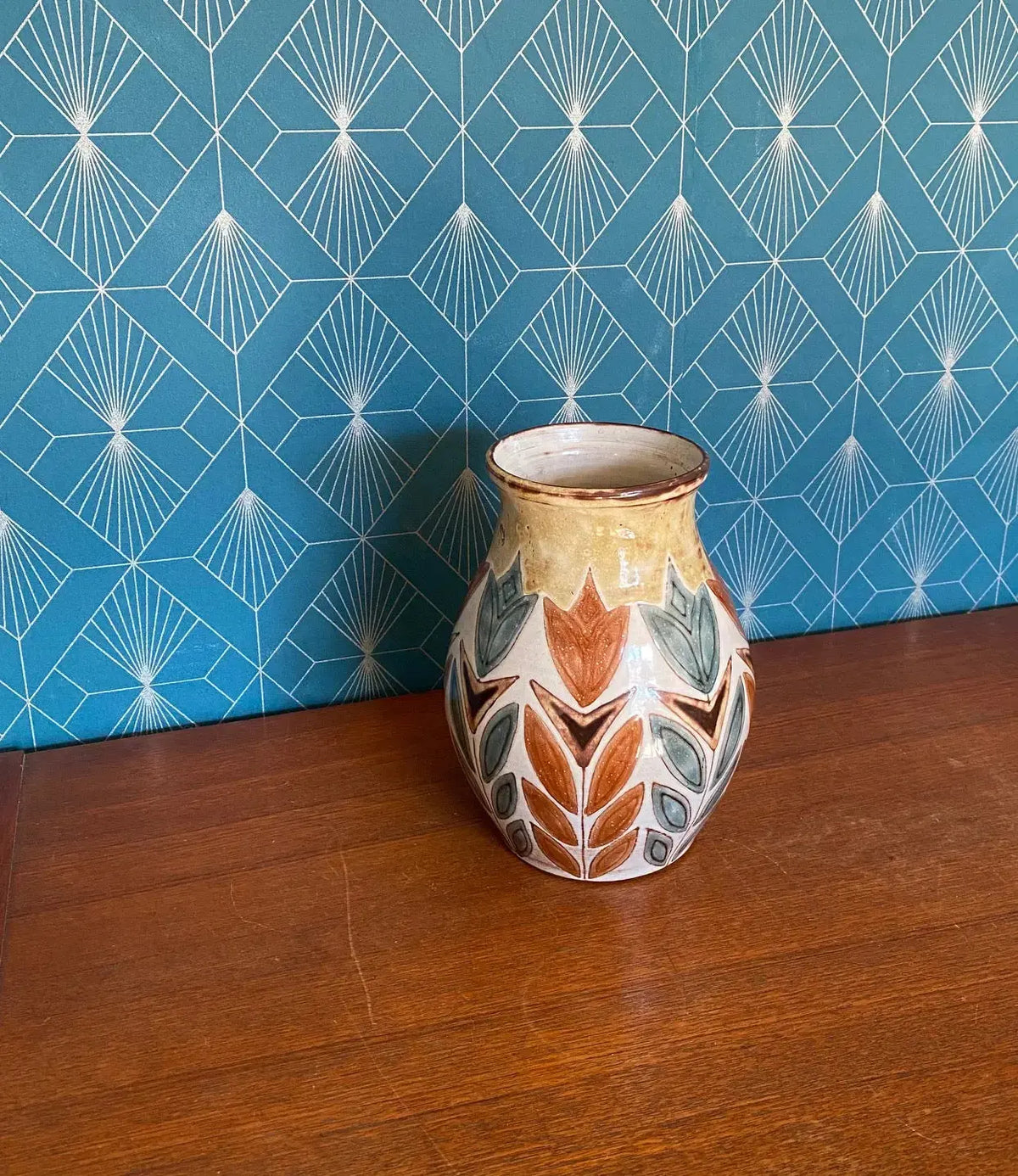 Vase ancien signé Malarmey, décors cloisonné de tulipes bleues et ocres. 1950 Antiquités de France
