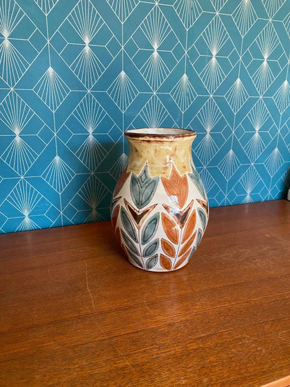 Vase ancien signé Malarmey, décors cloisonné de tulipes bleues et ocres. 1950 Antiquités de France