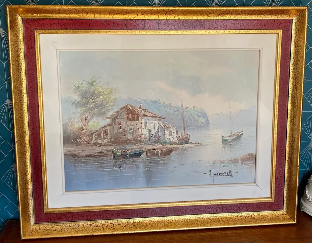 Huile sur toile marine, au décors d'un lac ,tableau signé, thème de bateaux et d'une cabane. Antiquités de France