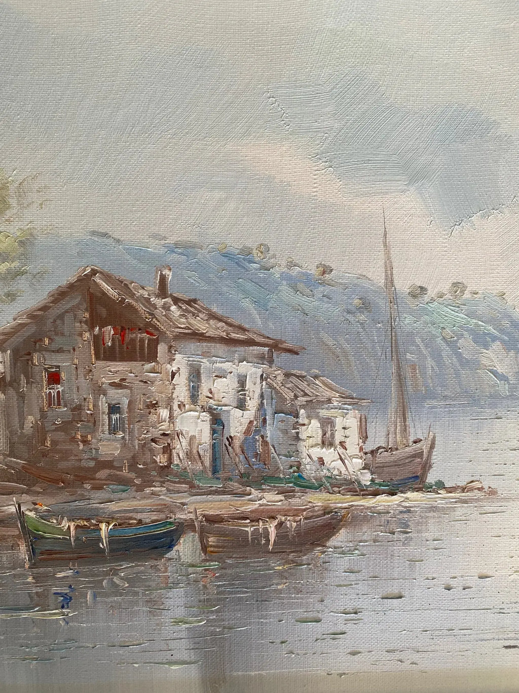 Huile sur toile marine, au décors d'un lac ,tableau signé, thème de bateaux et d'une cabane. Antiquités de France