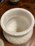 Pot à couvert ancien, Albâtre, d' époque art déco. Bel état. Antiquités de France