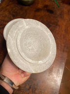 Pot à couvert ancien, Albâtre, d' époque art déco. Bel état. Antiquités de France