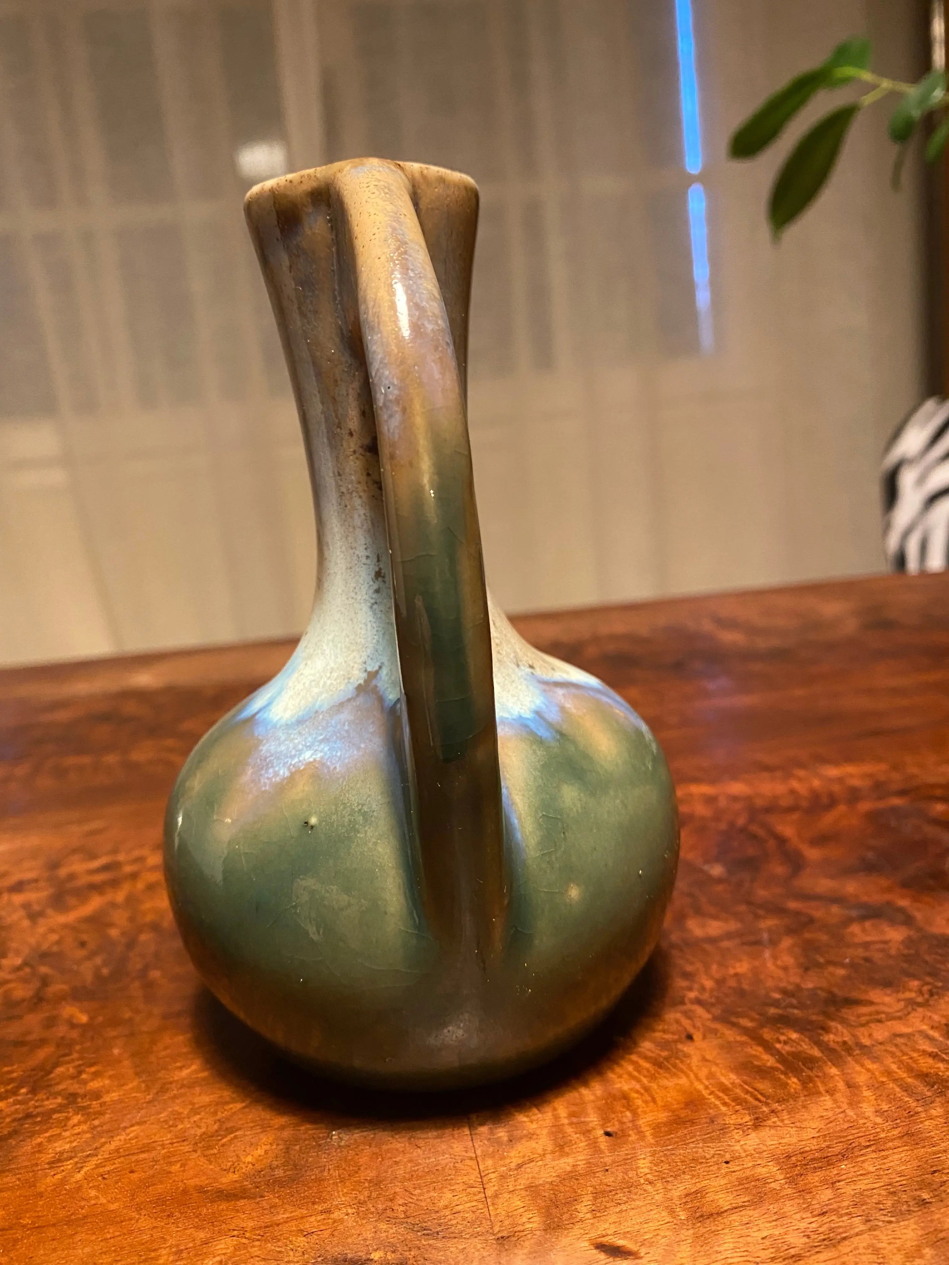 Vase vintage signé Alpho , soliflore en céramique , au décor marmoréen. Art déco.