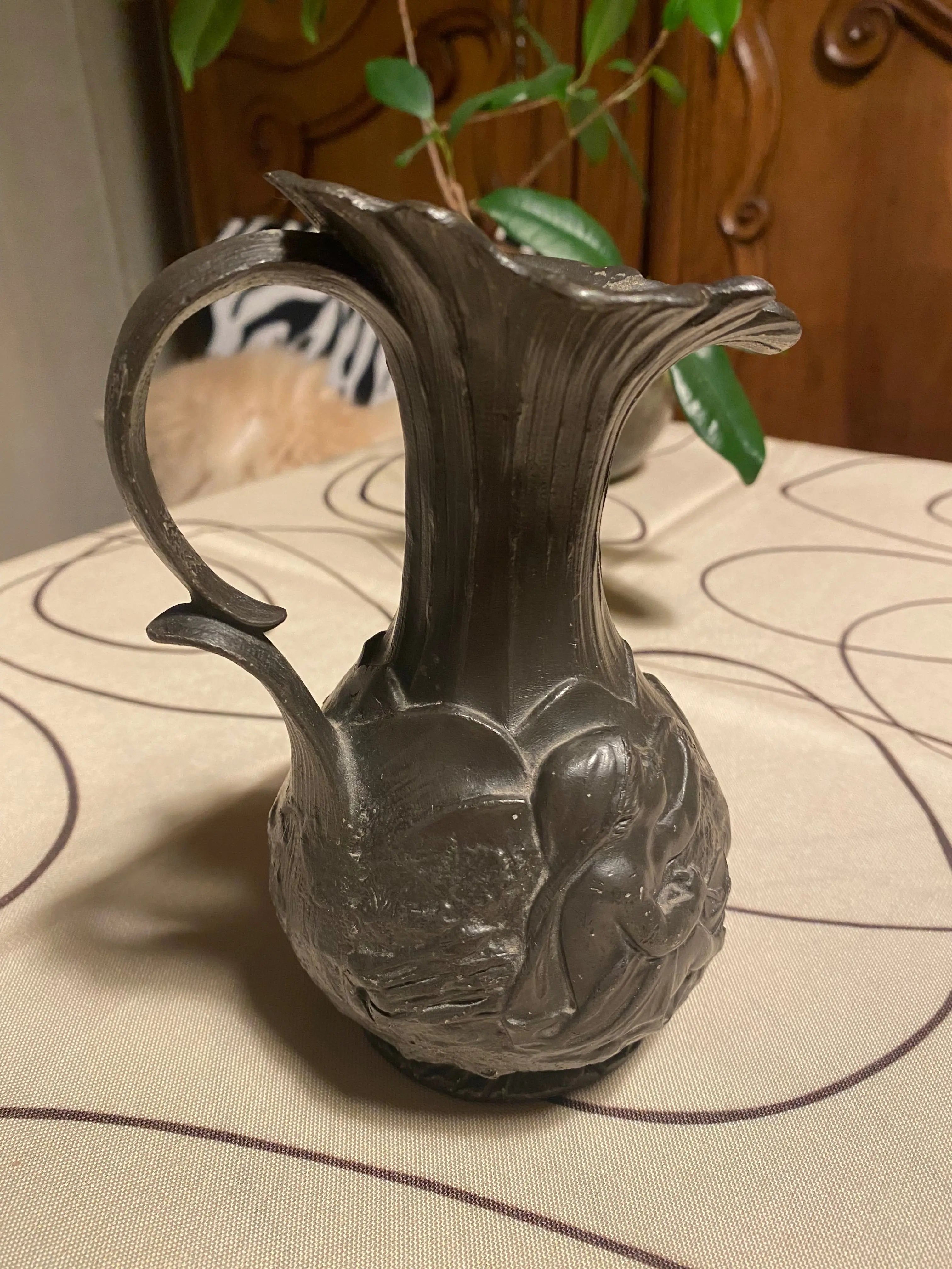 Pichet ancien signé, Charles Théodore Perron , années 1900, Pichet Art Nouveau en étain. Antiquités de France