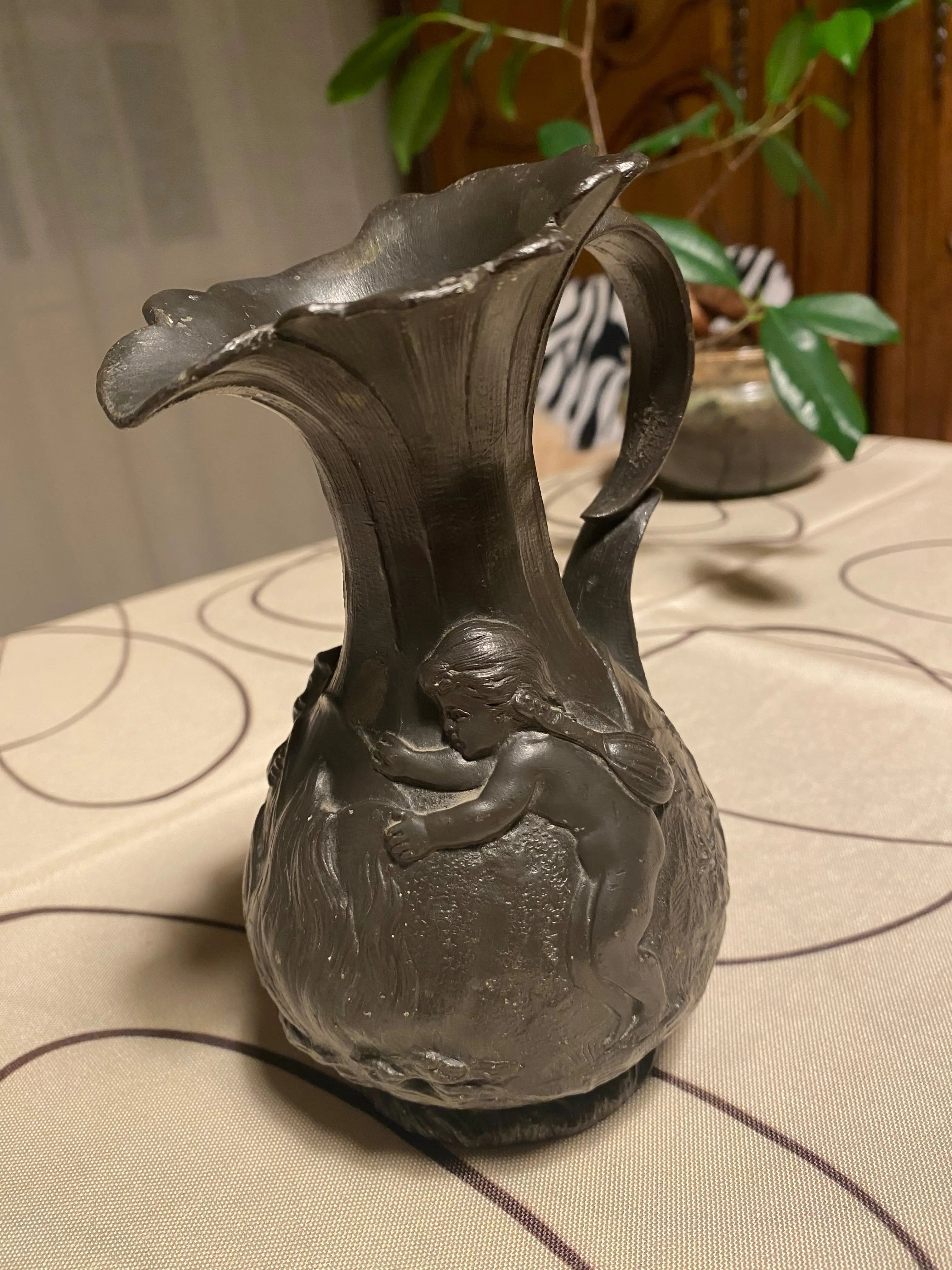 Pichet ancien signé, Charles Théodore Perron , années 1900, Pichet Art Nouveau en étain. Antiquités de France