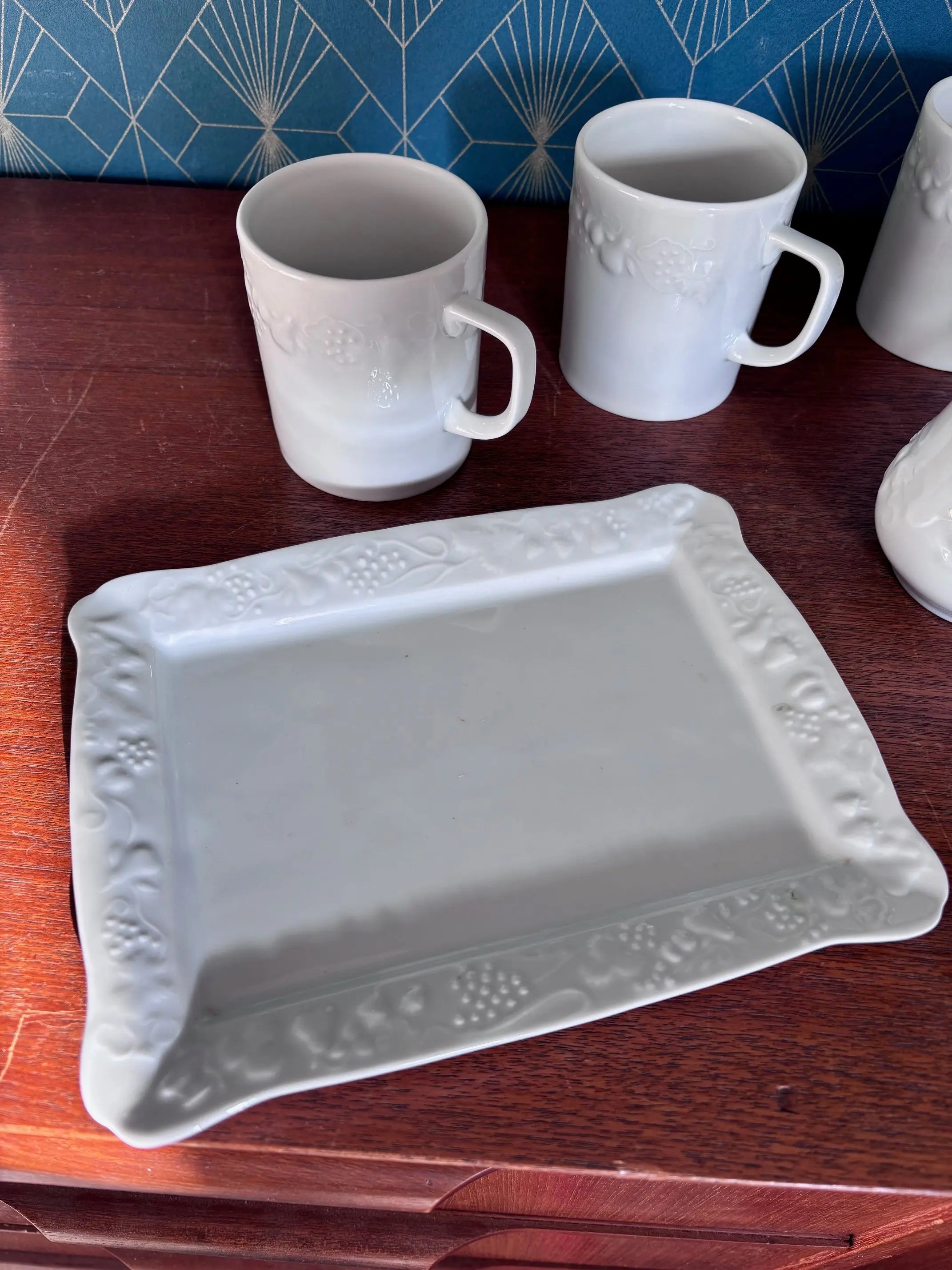 Porcelaine de Limoges par Deshoulières, modèle California en parfait état. Antiquités de France