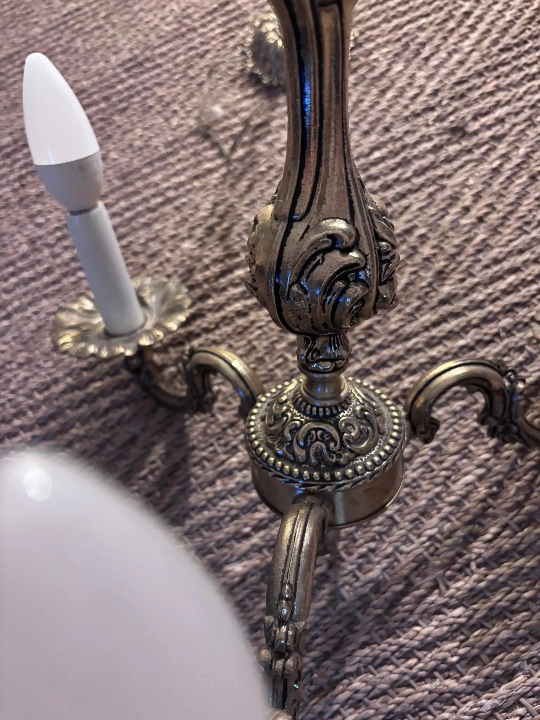 Lustre style Louis XVI, XXe 3 branches décor rocailles, superbe et fonctionnel.-{{shop name}}