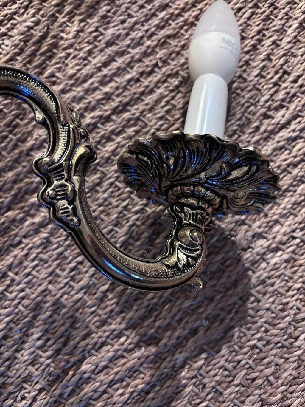 Lustre style Louis XVI, XXe 3 branches décor rocailles, superbe et fonctionnel.-{{shop name}}