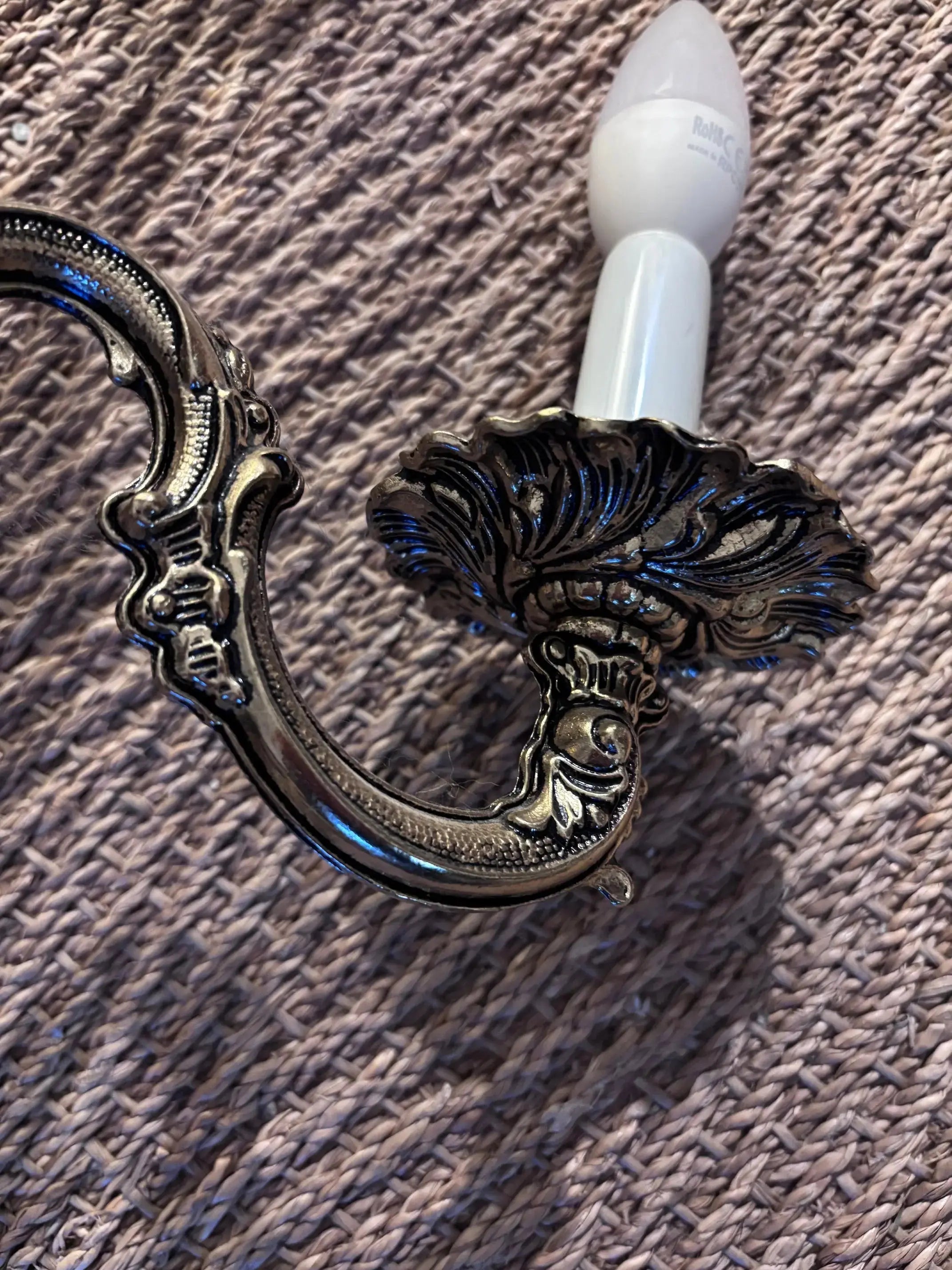 Lustre style Louis XVI, XXe 3 branches décor rocailles, superbe et fonctionnel.-{{shop name}}