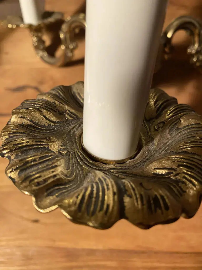 Lustre style Louis XVI, XXe 3 branches décor rocailles, superbe et fonctionnel.-{{shop name}}