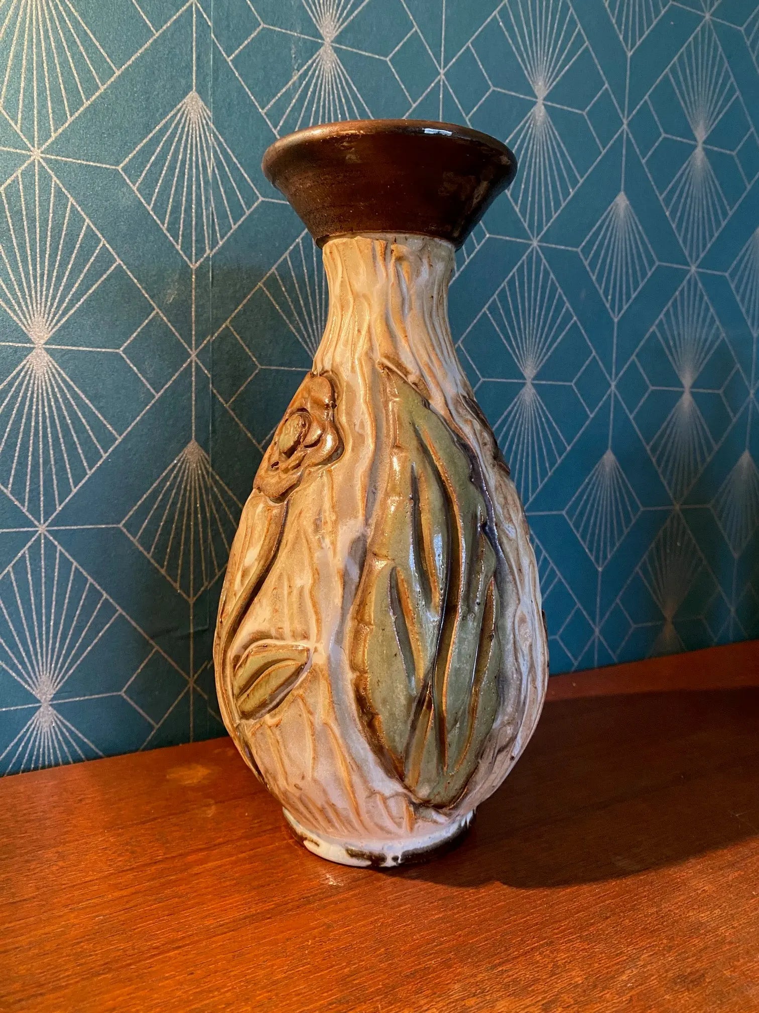 Vase ancien signé , céramique du début XXème, à Décor de fleurs. Signé LOSSON. Antiquités de France