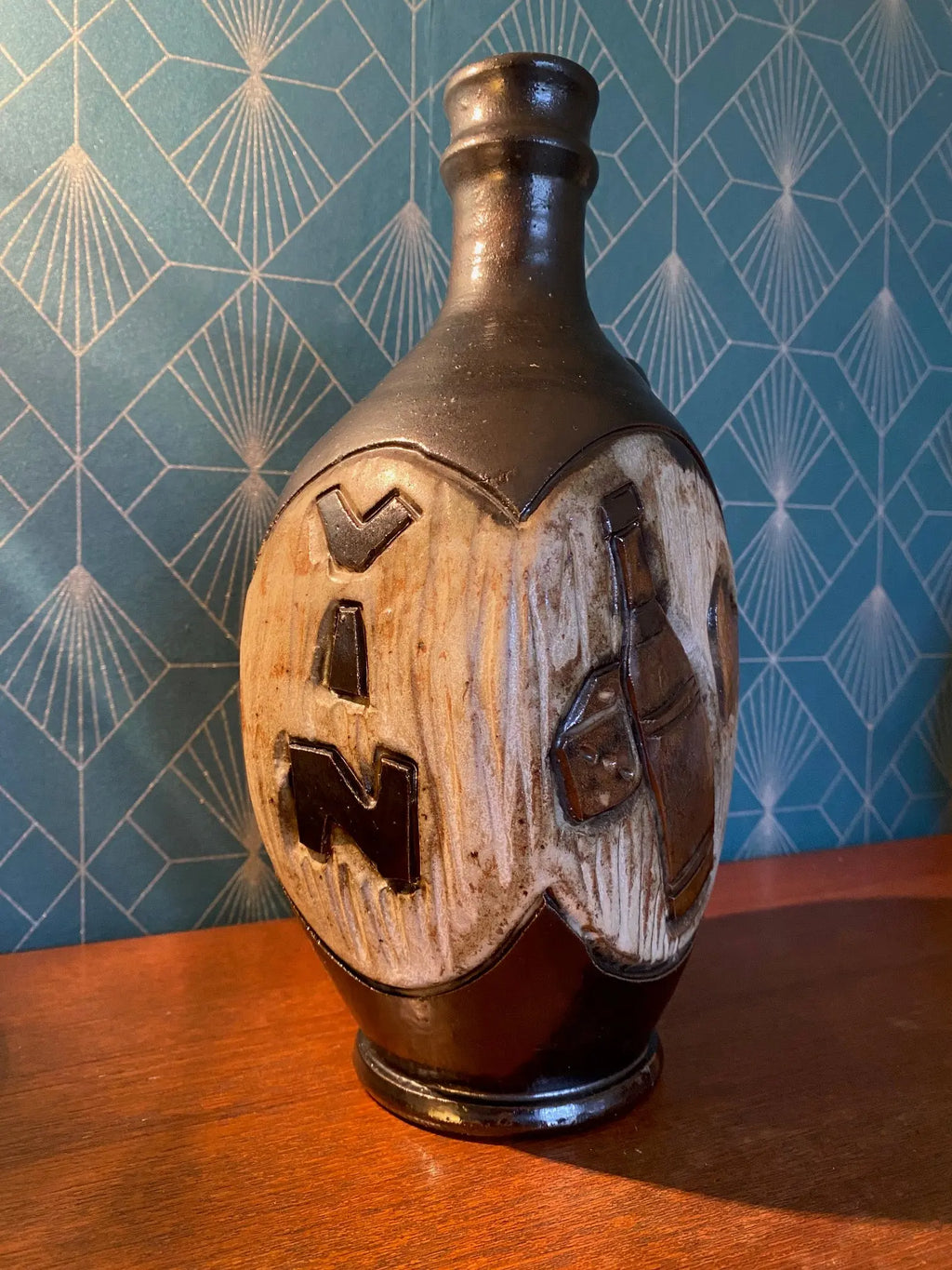 Vieux pichet en céramique du début XXe, Grès à Décor d'un tonneau, Signé LOSSON Antiquités de France