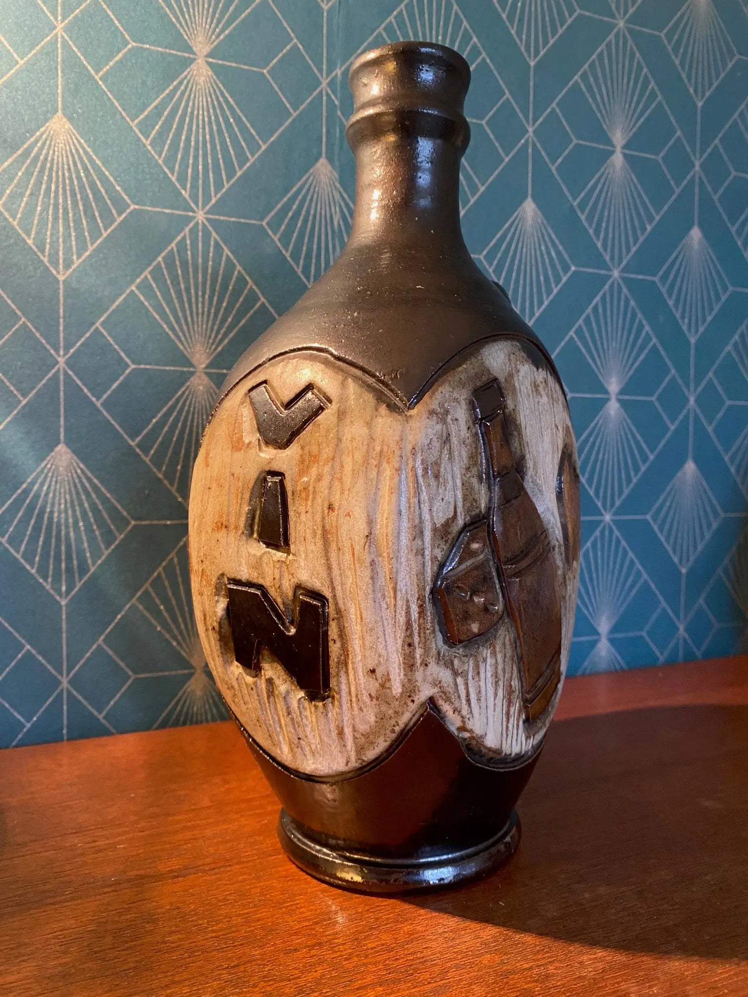 Vieux pichet en céramique du début XXe, Grès à Décor d'un tonneau, Signé LOSSON Antiquités de France