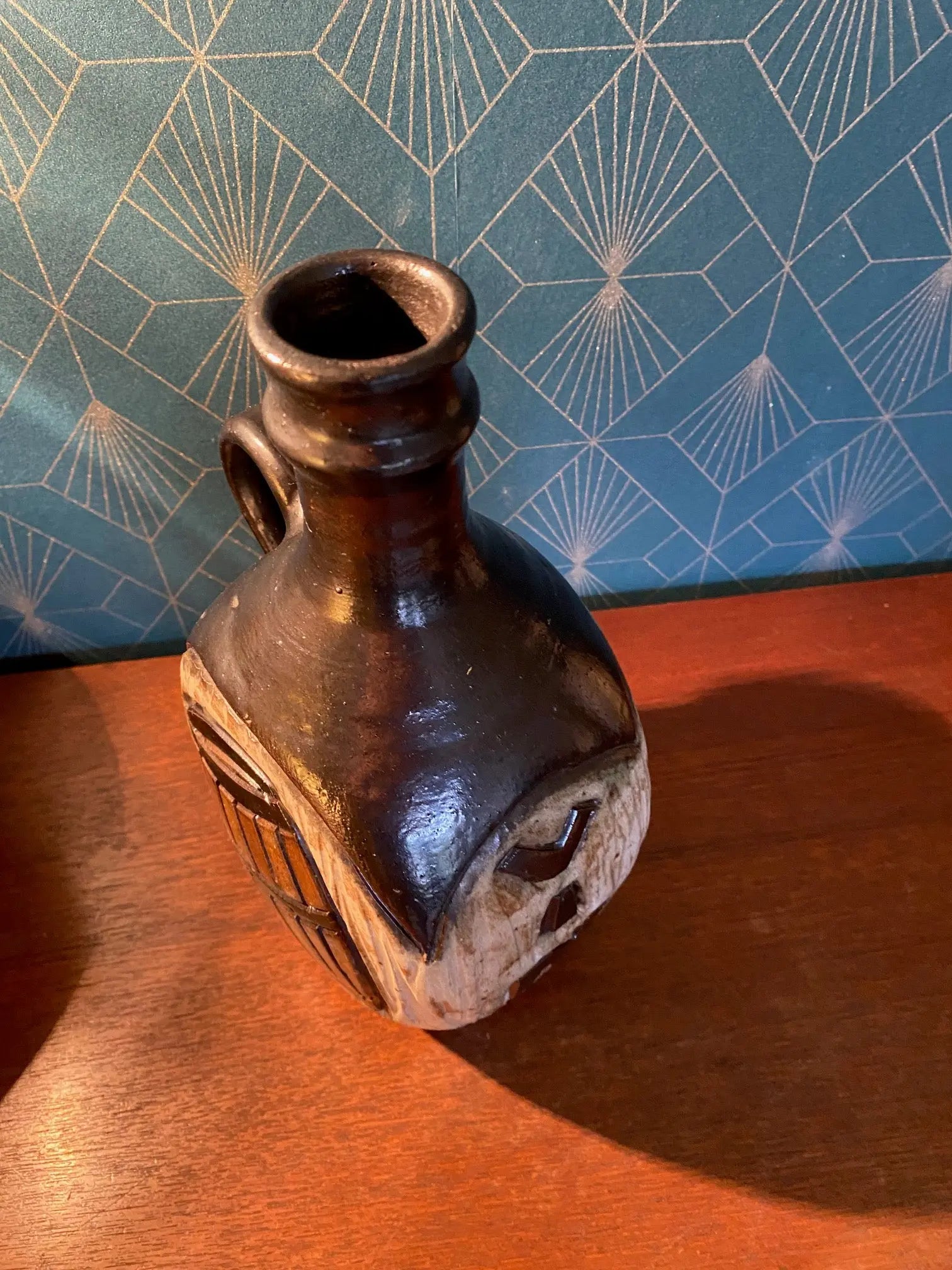 Vieux pichet en céramique du début XXe, Grès à Décor d'un tonneau, Signé LOSSON Antiquités de France