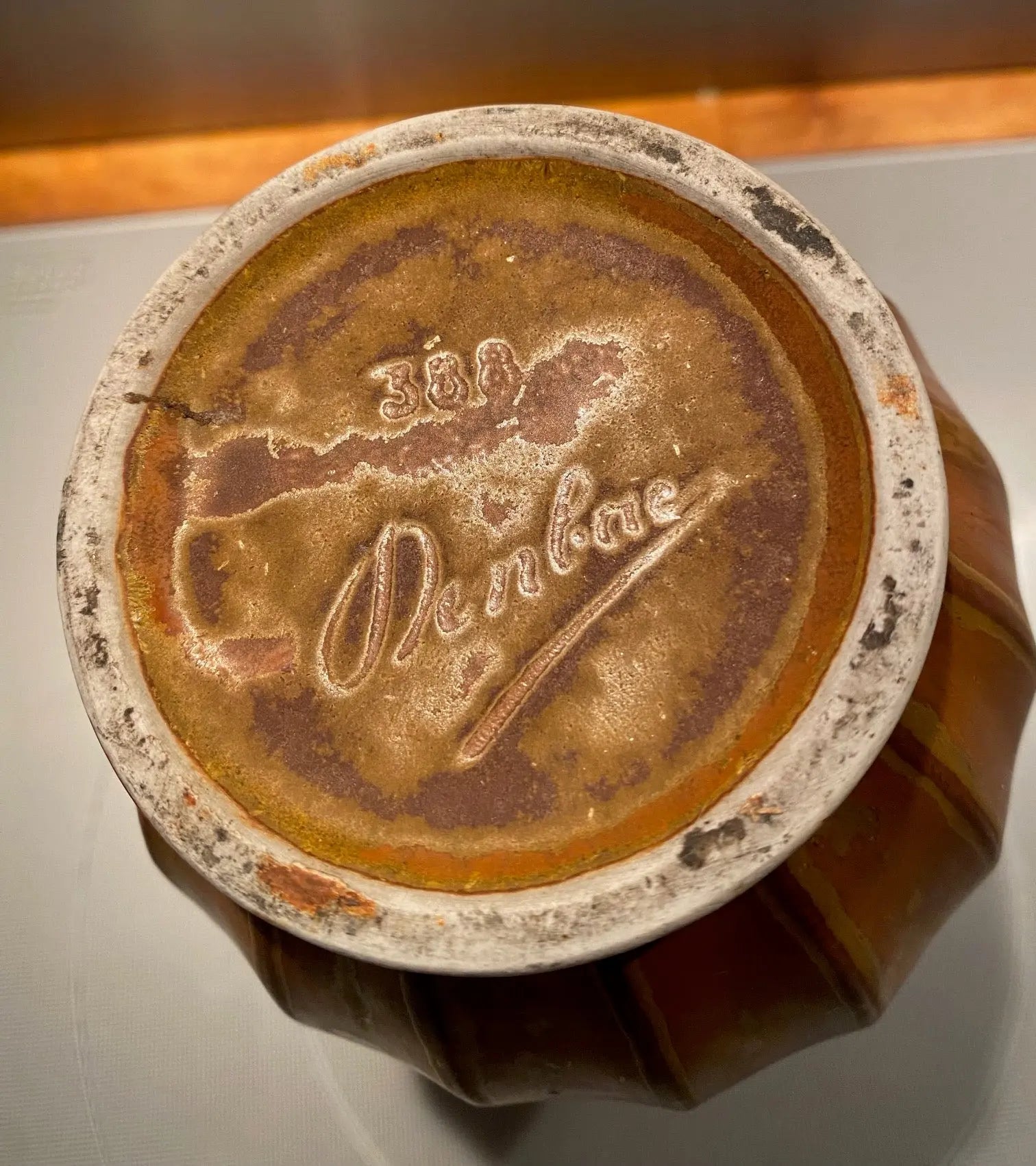 Denbac, carafe en céramique ancienne et mugs Art Nouveau , vers 1900, Décor de frises, 5 mugs Antiquités de France