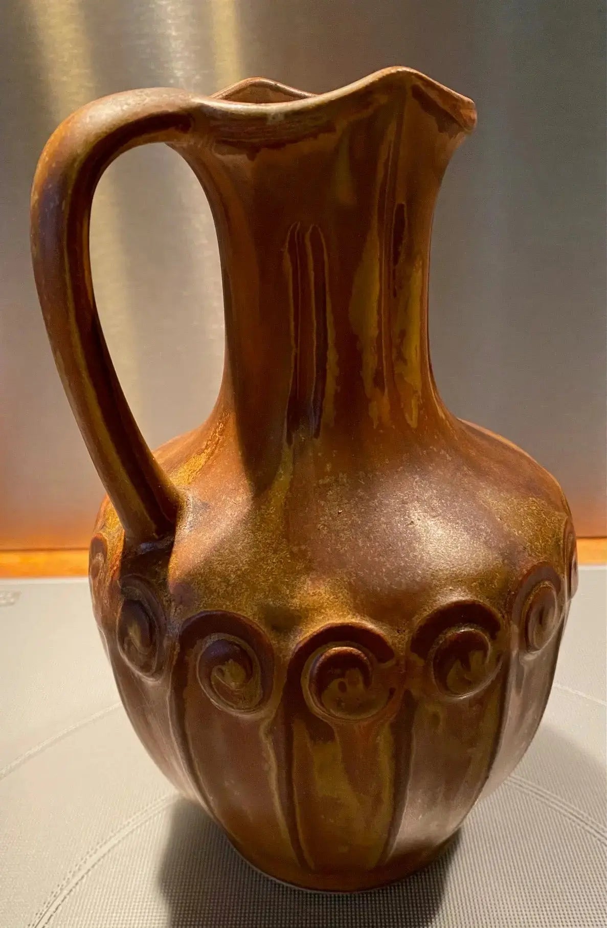 Denbac, carafe en céramique ancienne et mugs Art Nouveau , vers 1900, Décor de frises, 5 mugs Antiquités de France