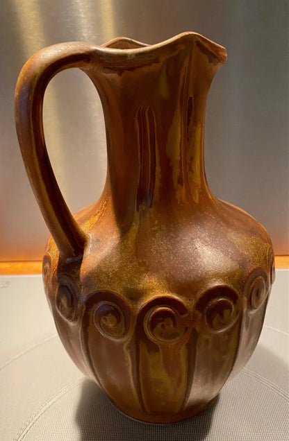 Denbac, carafe en céramique ancienne et mugs Art Nouveau , vers 1900, Décor de frises, 5 mugs Antiquités de France