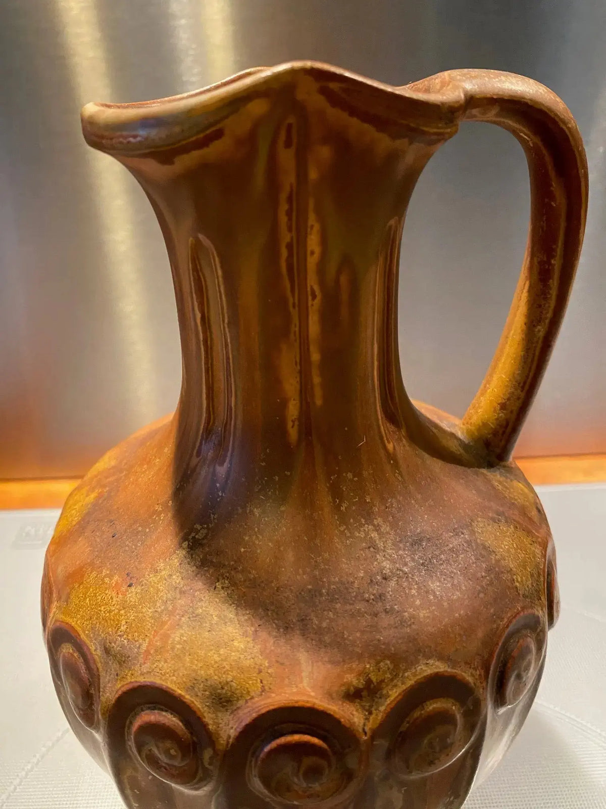 Denbac, carafe en céramique ancienne et mugs Art Nouveau , vers 1900, Décor de frises, 5 mugs Antiquités de France
