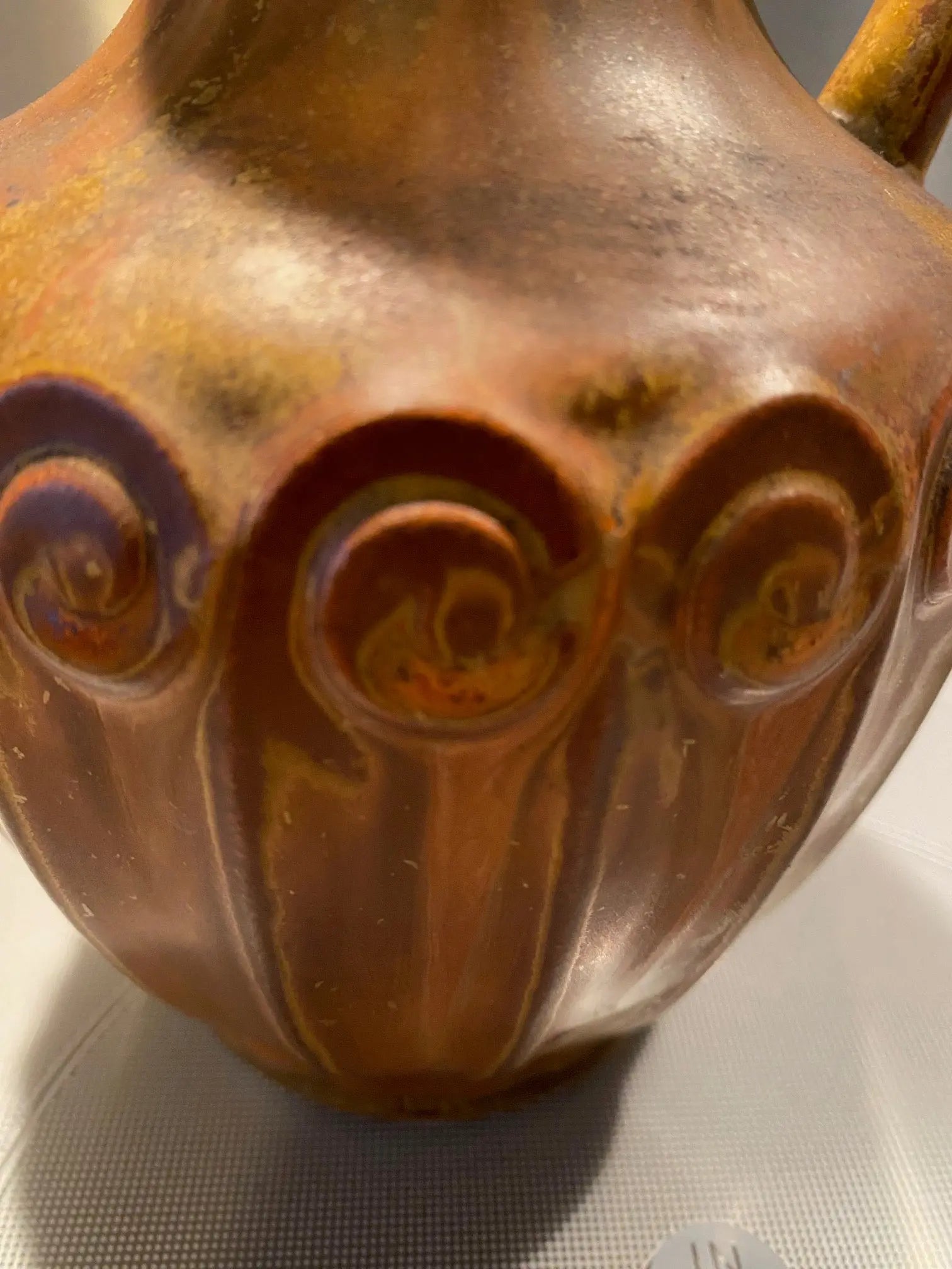 Denbac, carafe en céramique ancienne et mugs Art Nouveau , vers 1900, Décor de frises, 5 mugs Antiquités de France