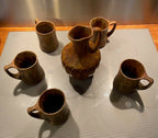 Denbac, carafe en céramique ancienne et mugs Art Nouveau , vers 1900, Décor de frises, 5 mugs Antiquités de France