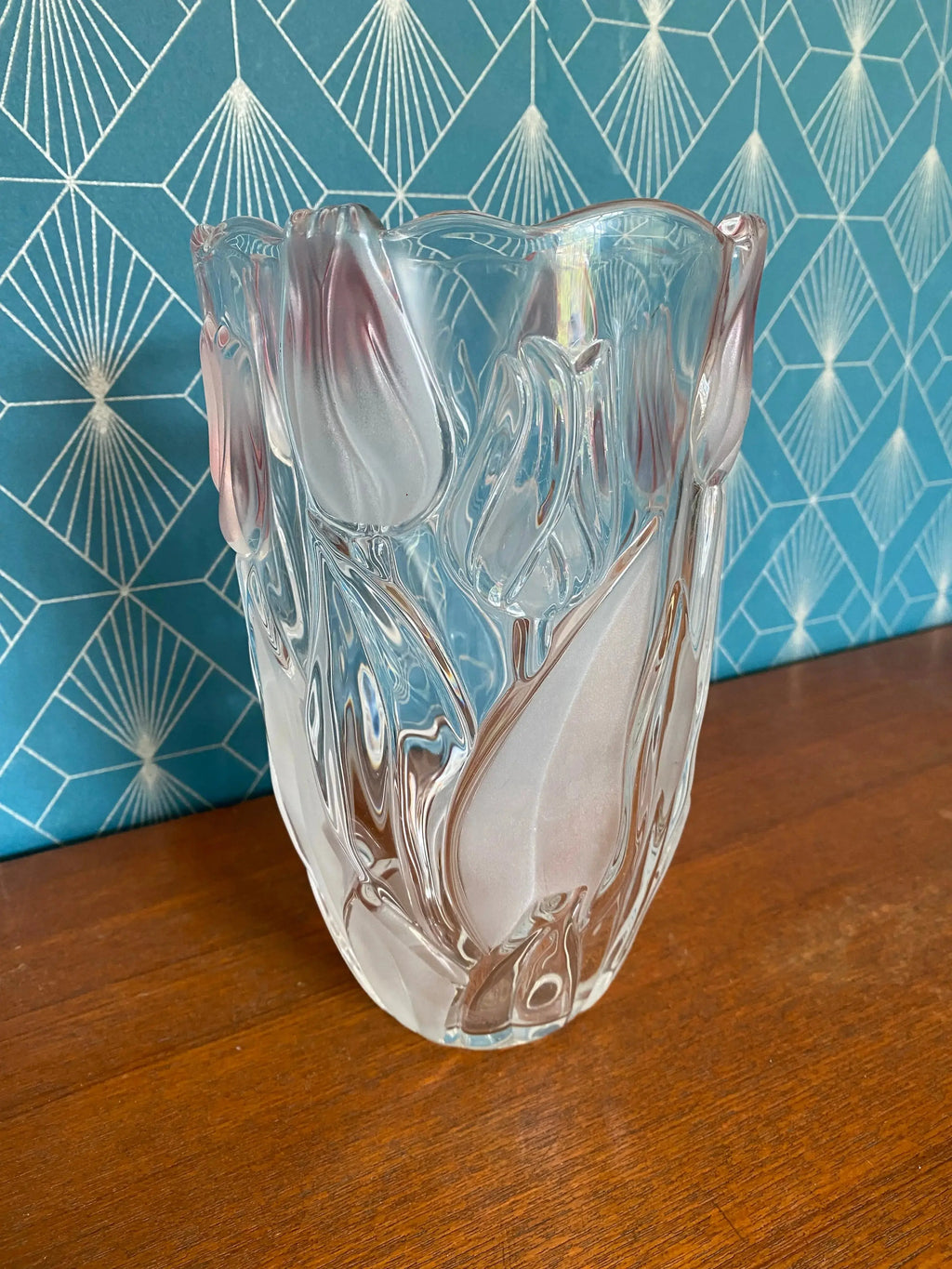 Vase Art Déco – décor tulipes parmes opalescentes, splendide, 25 cm H, excellent-{{shop name}}