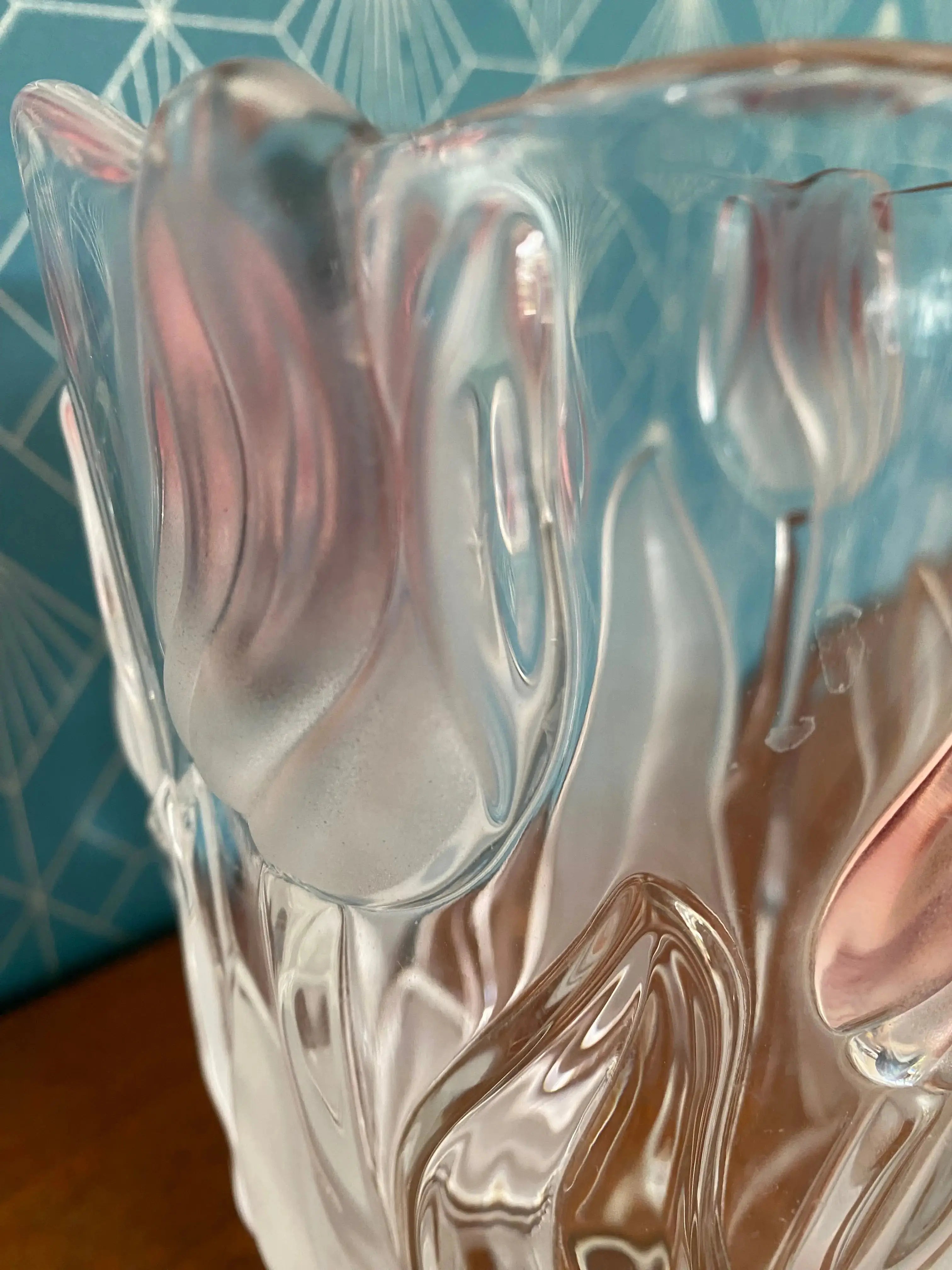Vase Art Déco – décor tulipes parmes opalescentes, splendide, 25 cm H, excellent-{{shop name}}