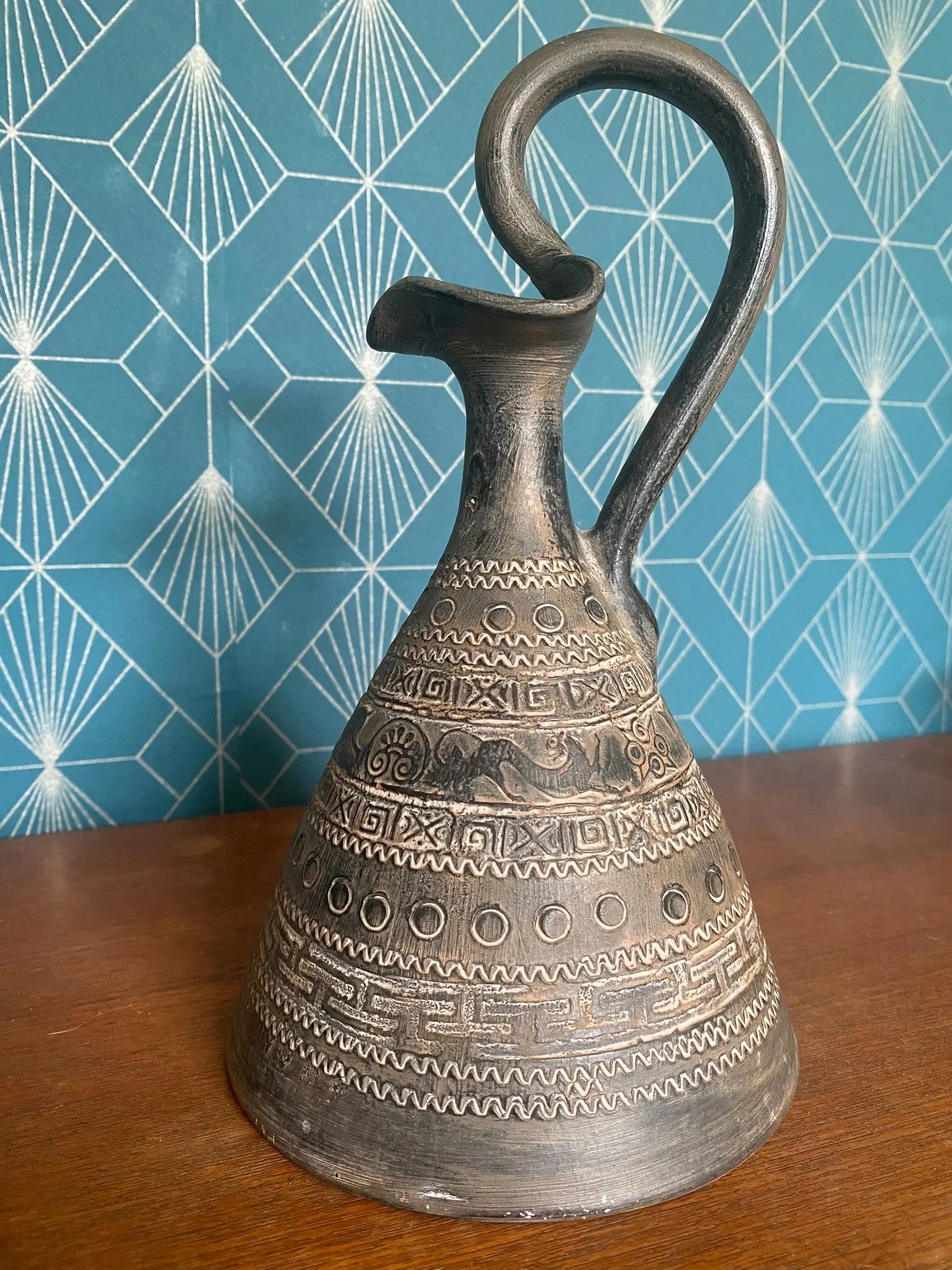 Petit pichet années 1900 – décor frises d’antilopes, conique, 24 cm H, superbe-{{shop name}}