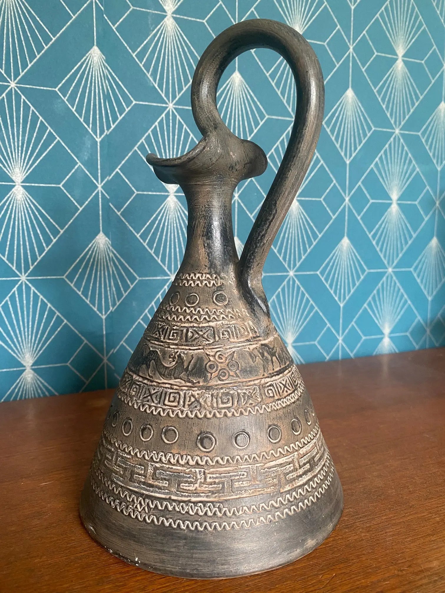 Petit pichet années 1900 – décor frises d’antilopes, conique, 24 cm H, superbe-{{shop name}}