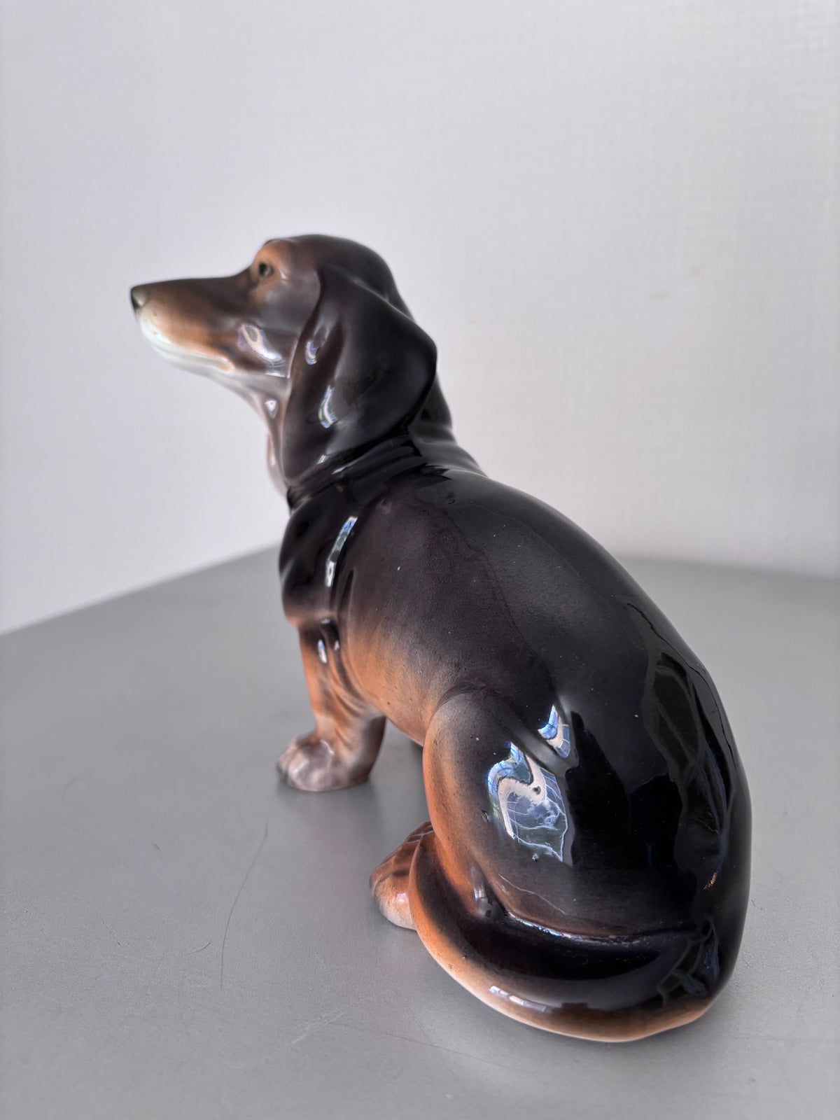Porcelaine Sitzendorf XIXe L25cm Exceptionnel Grand Teckel | Rare Figurine Chien Allemagne 1884-1902 | Antiquité de Collection