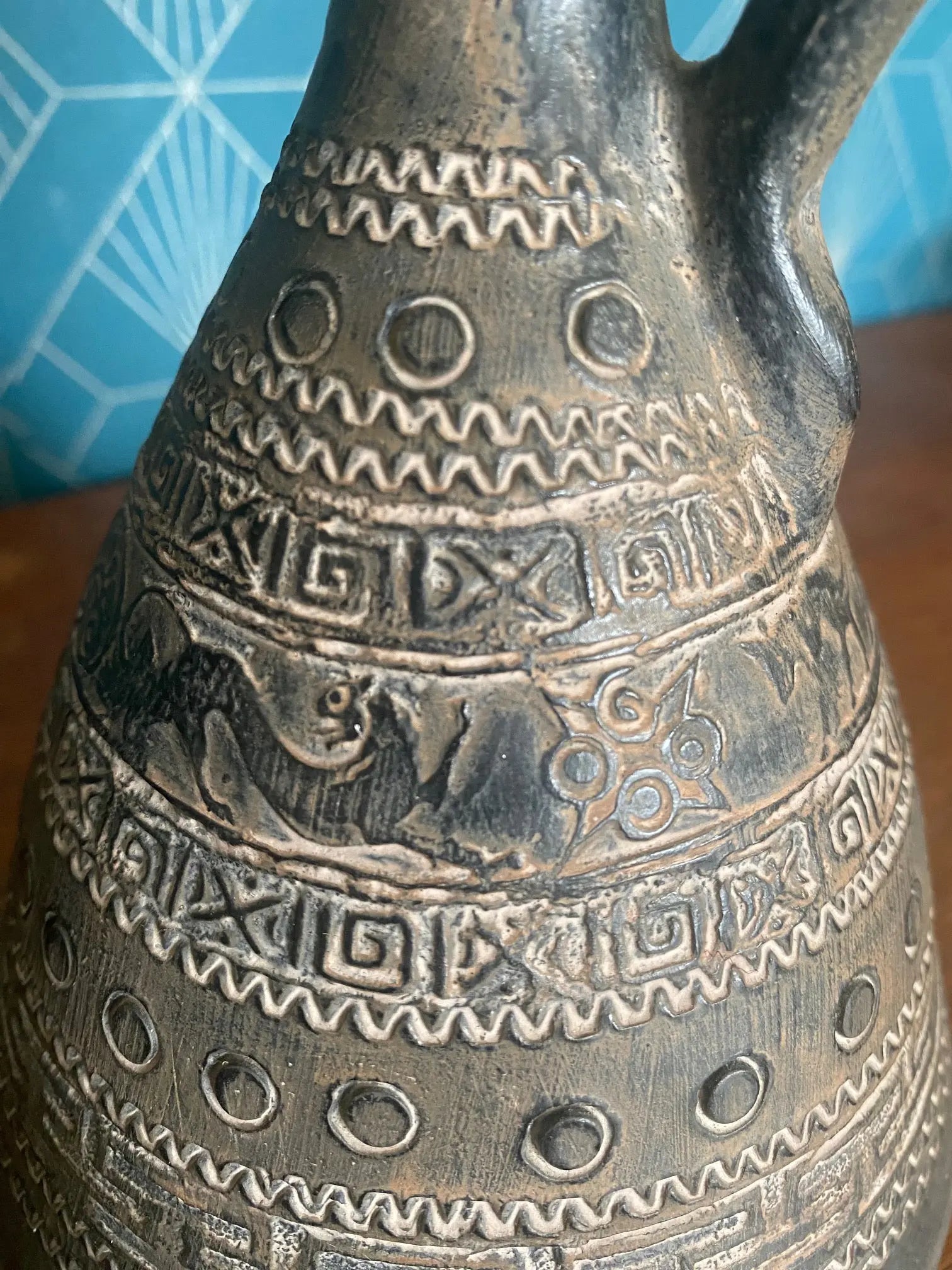 Petit pichet années 1900 – décor frises d’antilopes, conique, 24 cm H, superbe-{{shop name}}