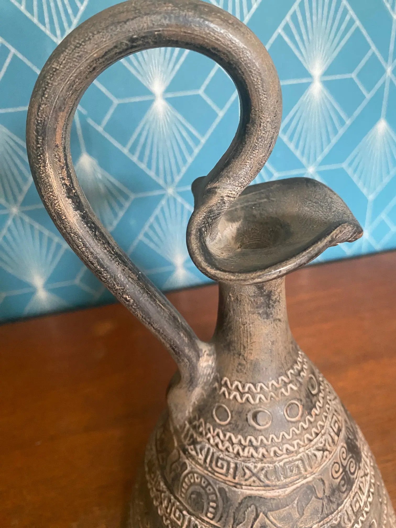 Petit pichet années 1900 – décor frises d’antilopes, conique, 24 cm H, superbe-{{shop name}}