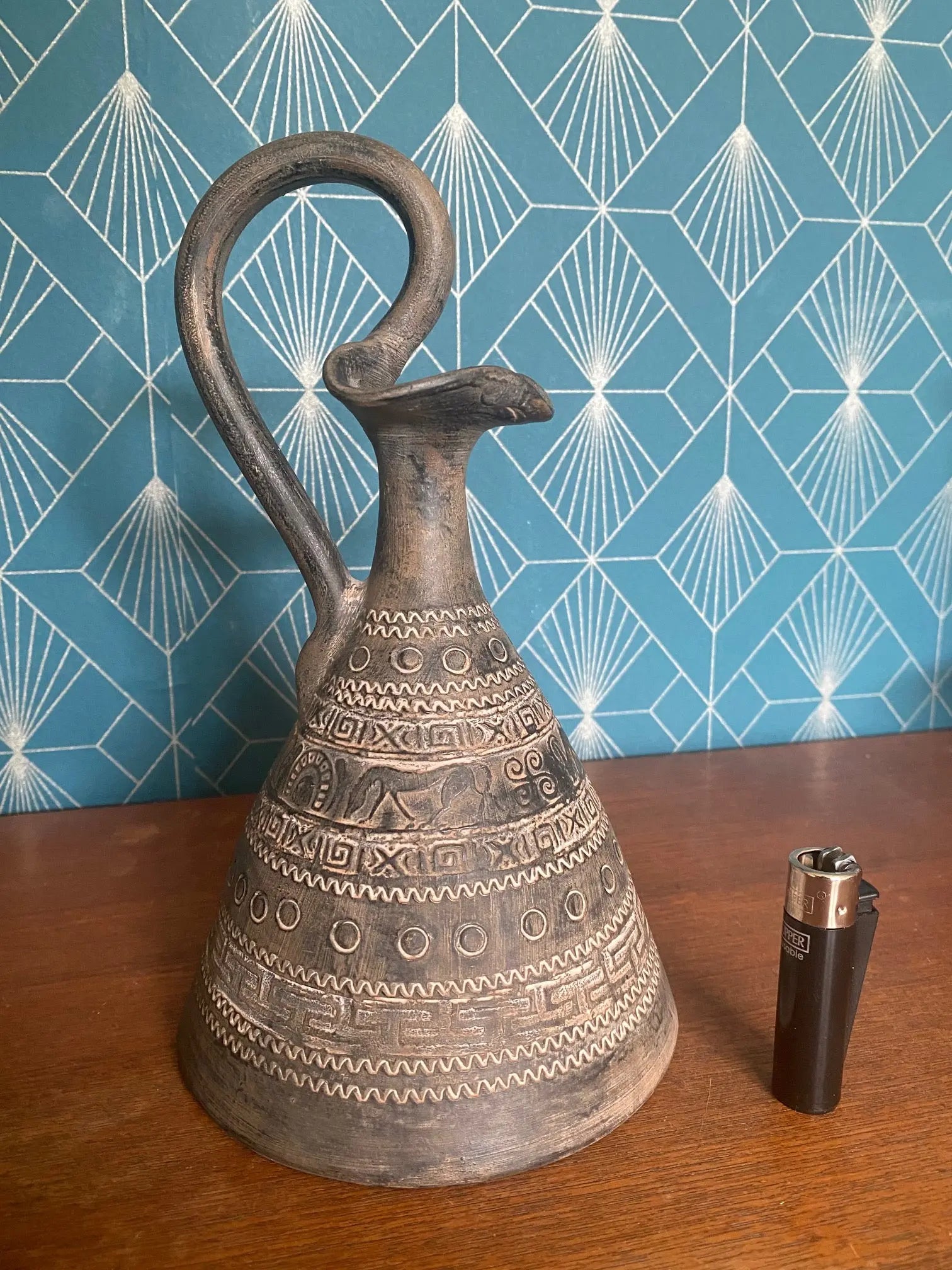 Petit pichet années 1900 – décor frises d’antilopes, conique, 24 cm H, superbe-{{shop name}}