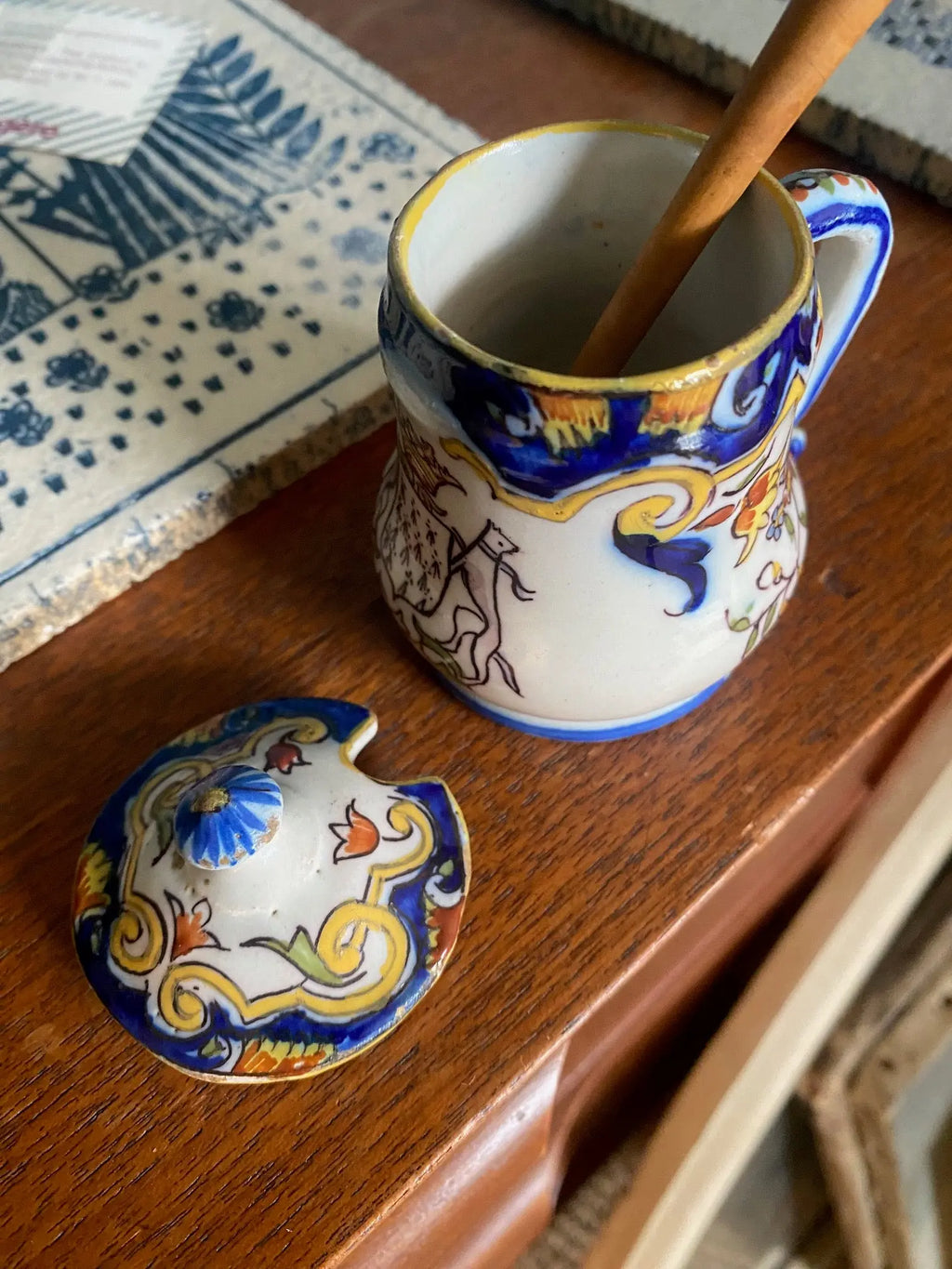 Ancienne céramique Bretonne , pot à moutarde, vernissée, atelier Batz, fin XIXème. Antiquités de France