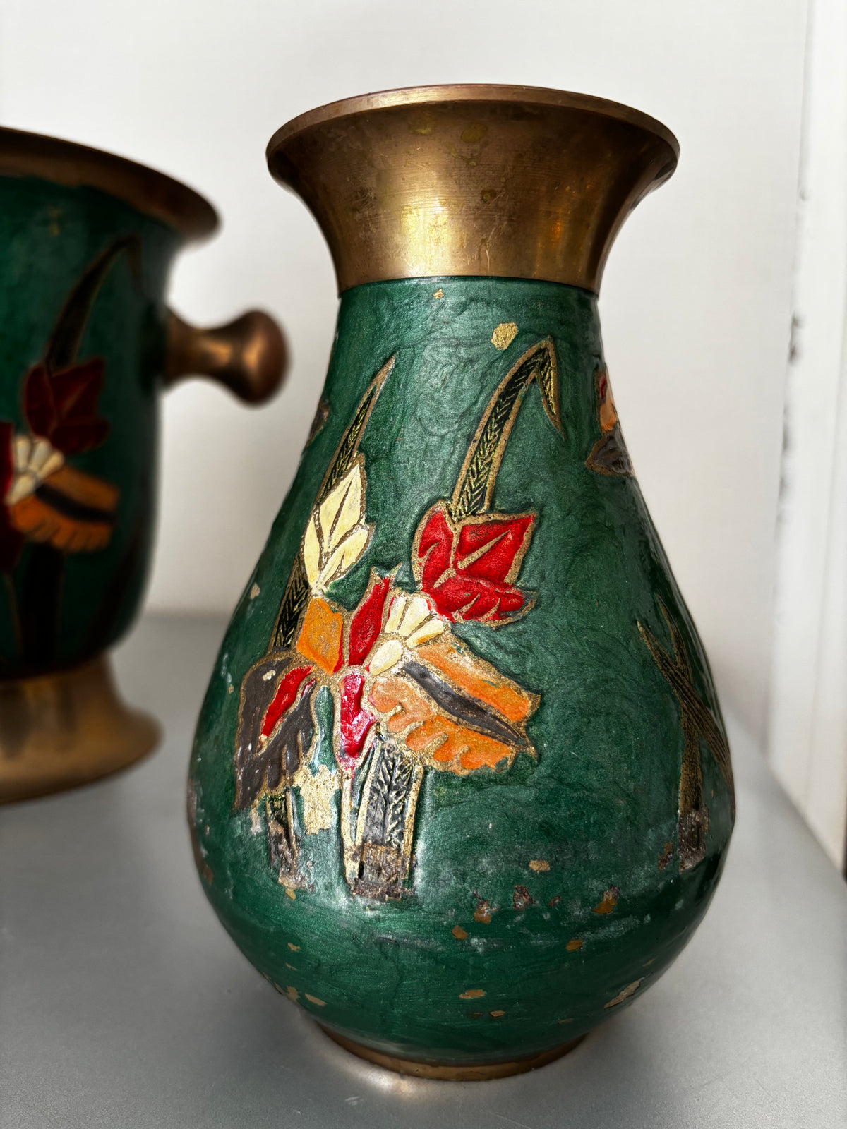 Ancien Ensemble Art Nouveau Émail Cloisonné Laiton IRIS Seau Vase Boite Couverte