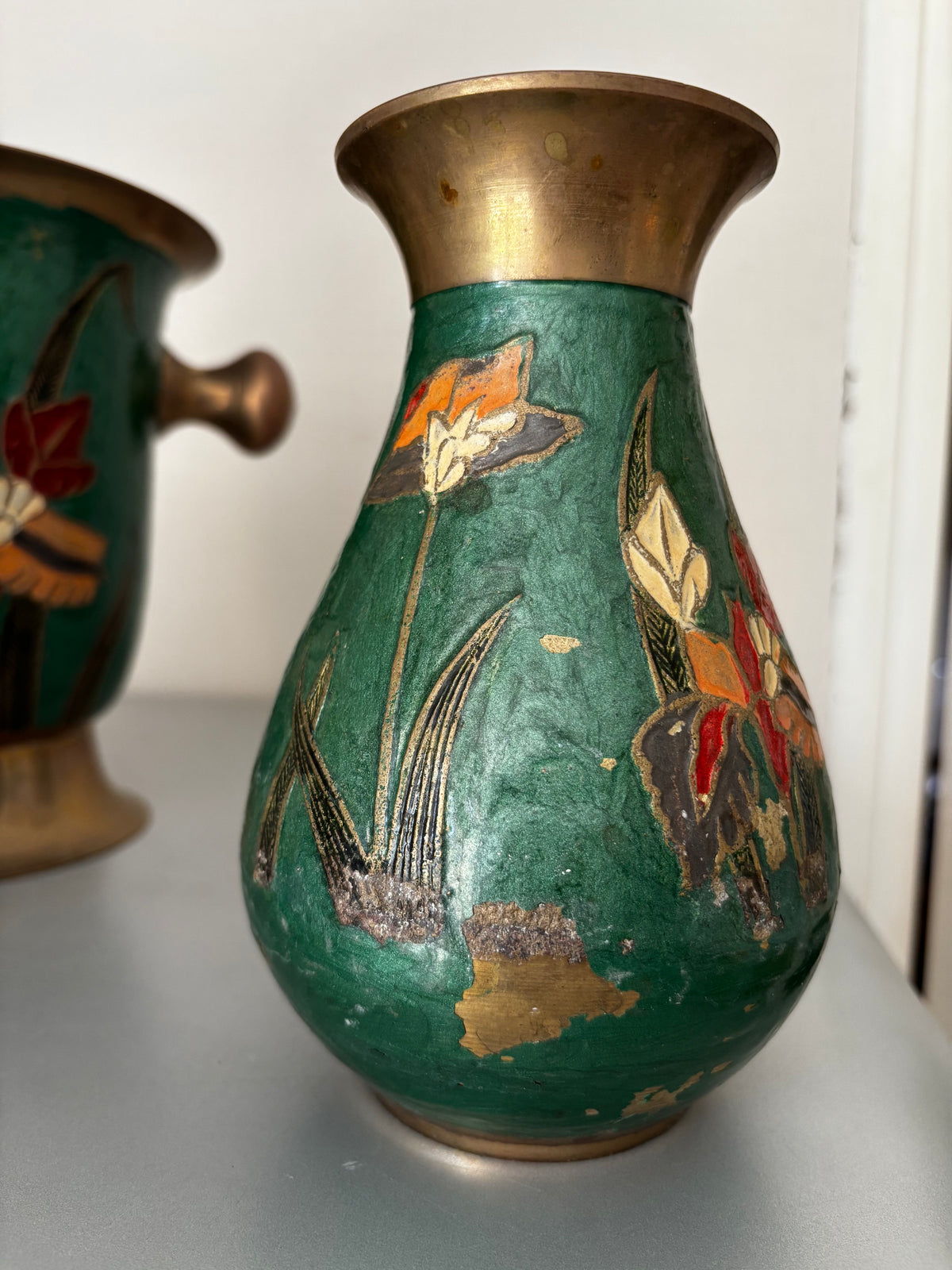 Ancien Ensemble Art Nouveau Émail Cloisonné Laiton IRIS Seau Vase Boite Couverte