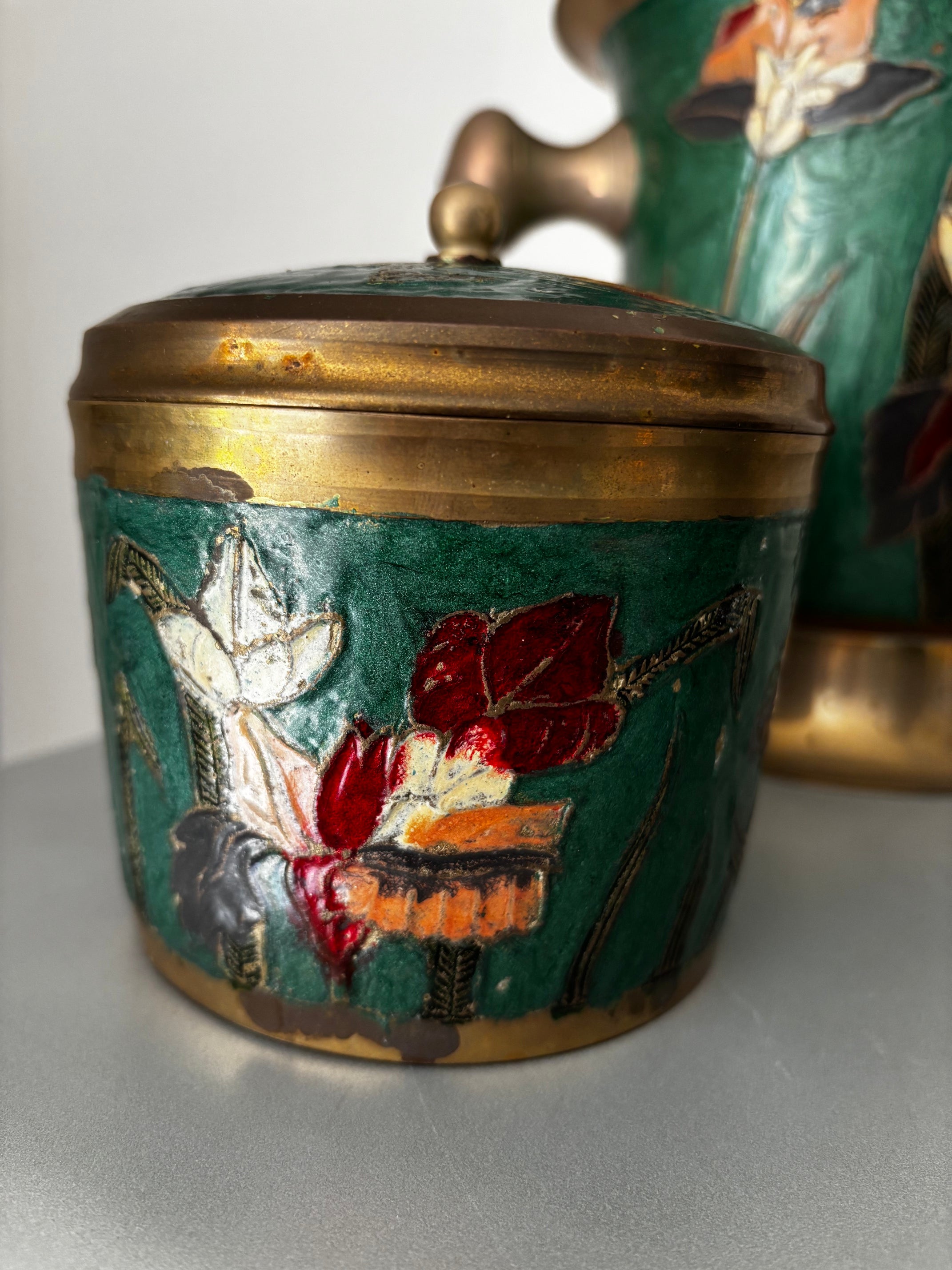 Ancien Ensemble Art Nouveau Émail Cloisonné Laiton IRIS Seau Vase Boite Couverte