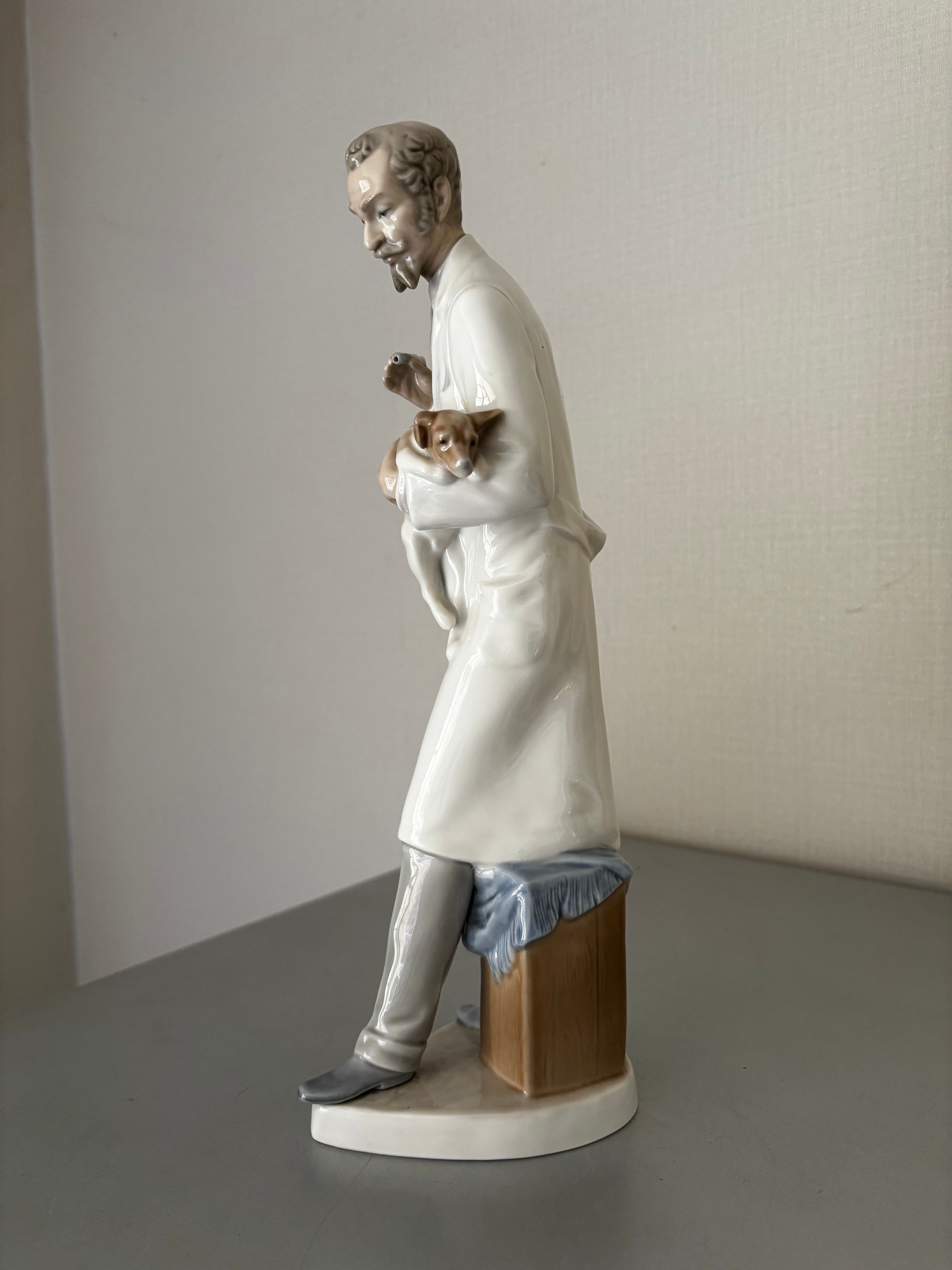 Figurine Lladro 4788 Le Vétérinaire Porcelaine Espagne Vintage de 1977. 34cm