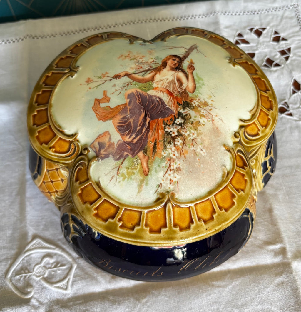 Majolique en Barbotine Olibet Boite A Biscuit Art Nouveau Céramique du XIXème.